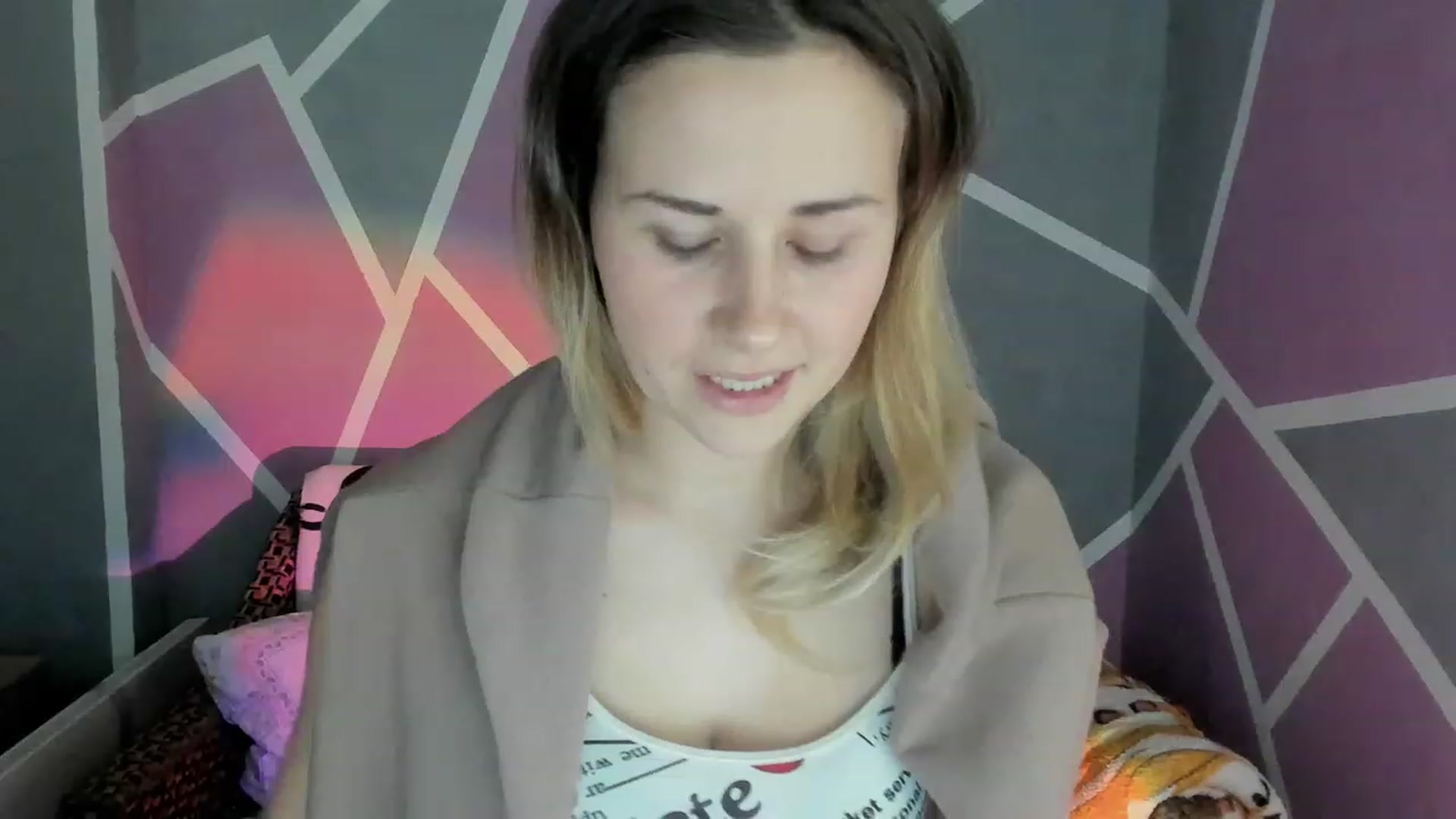 Gallery image thumbnail from Blondie_Star's myfreecams stream on, 12/15/2022, 15:12 image 17 of 20