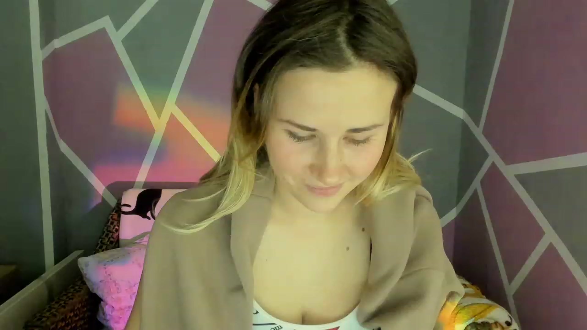 Gallery image thumbnail from Blondie_Star's myfreecams stream on, 12/15/2022, 16:17 image 4 of 20
