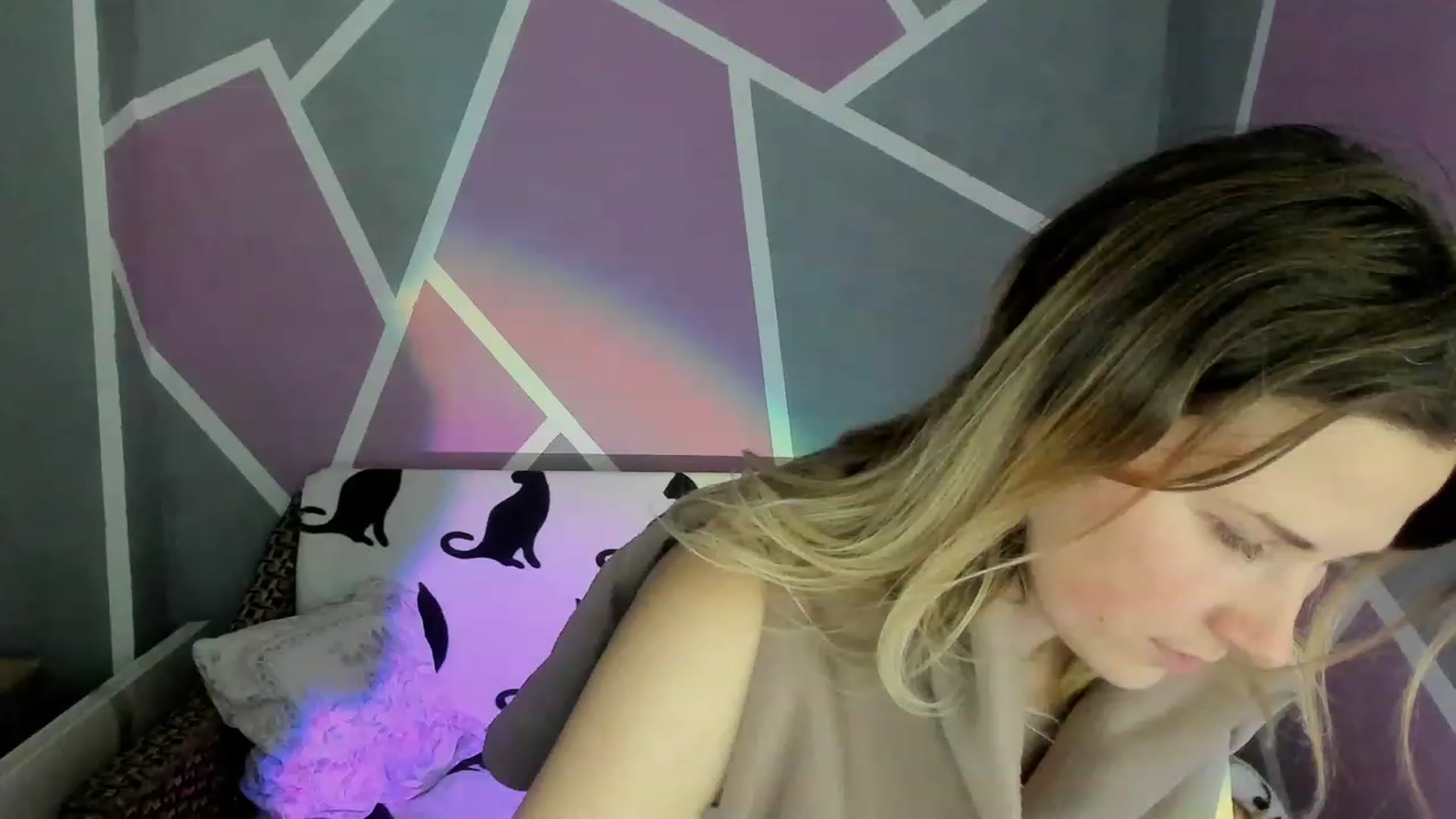 Gallery image thumbnail from Blondie_Star's myfreecams stream on, 12/15/2022, 16:17 image 14 of 20