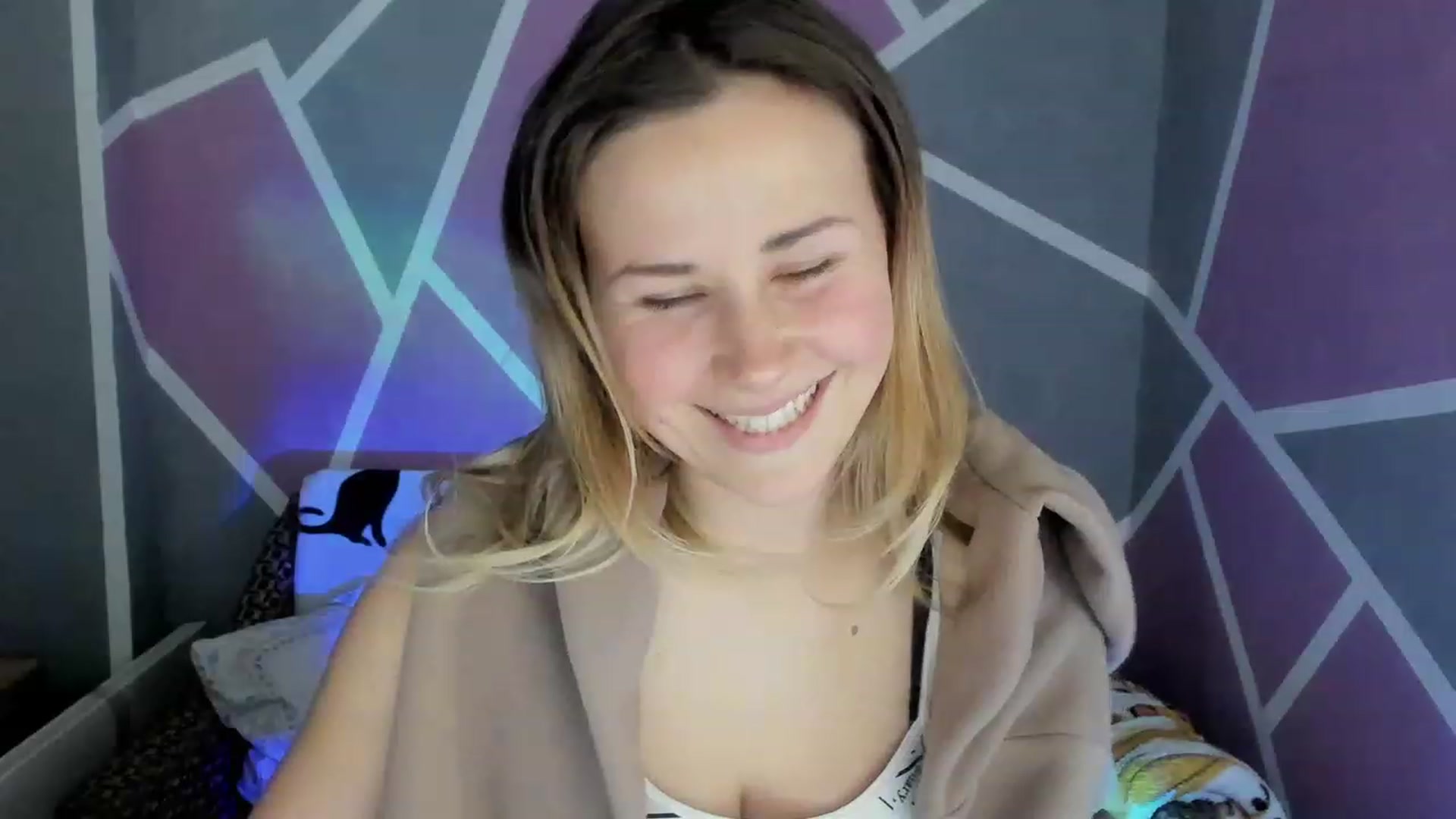 Gallery image thumbnail from Blondie_Star's myfreecams stream on, 12/15/2022, 16:17 image 19 of 20