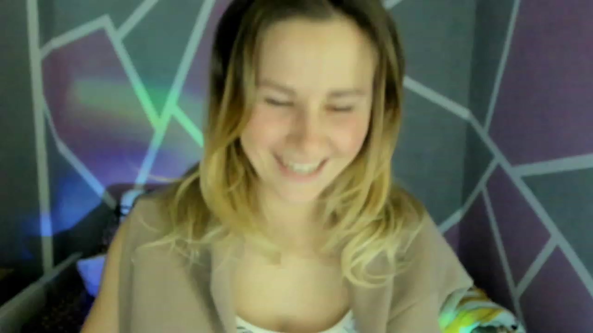 Gallery image thumbnail from Blondie_Star's myfreecams stream on, 12/15/2022, 16:17 image 1 of 20