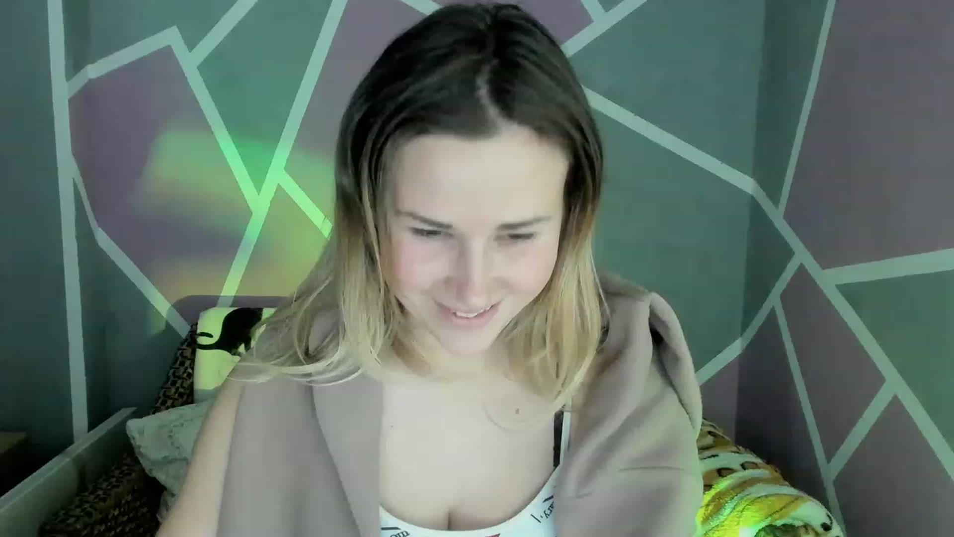 Gallery image thumbnail from Blondie_Star's myfreecams stream on, 12/15/2022, 16:17 image 20 of 20
