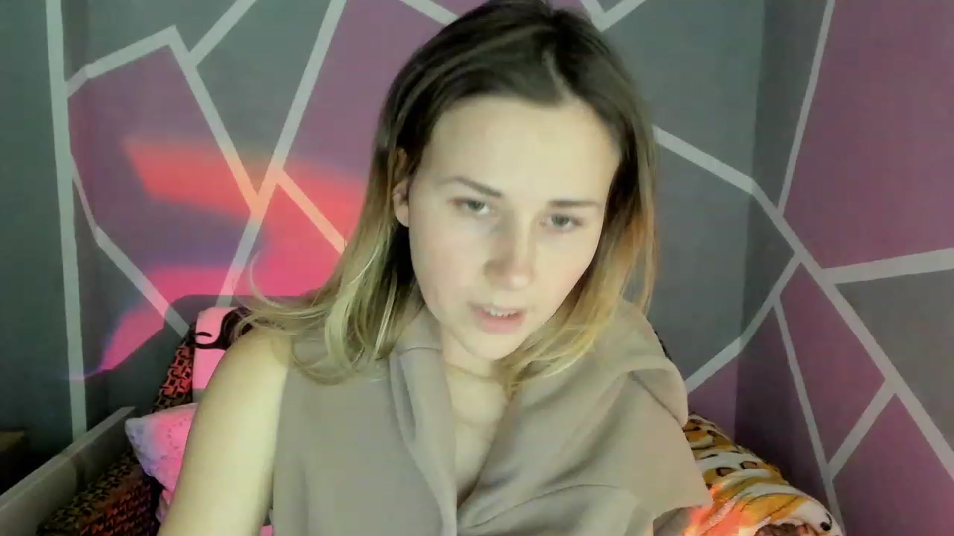 Gallery image thumbnail from Blondie_Star's myfreecams stream on, 12/15/2022, 16:17 image 13 of 20