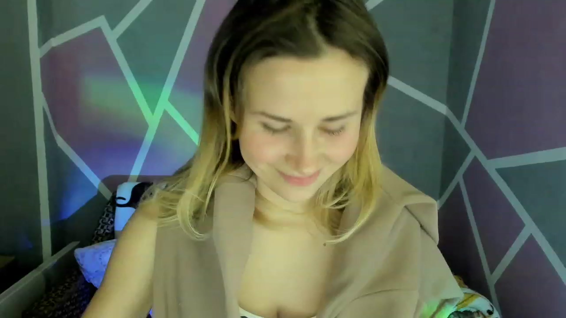 Gallery image thumbnail from Blondie_Star's myfreecams stream on, 12/15/2022, 16:17 image 15 of 20