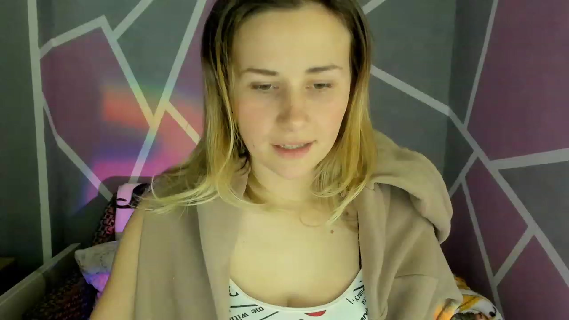 Gallery image thumbnail from Blondie_Star's myfreecams stream on, 12/15/2022, 16:17 image 18 of 20