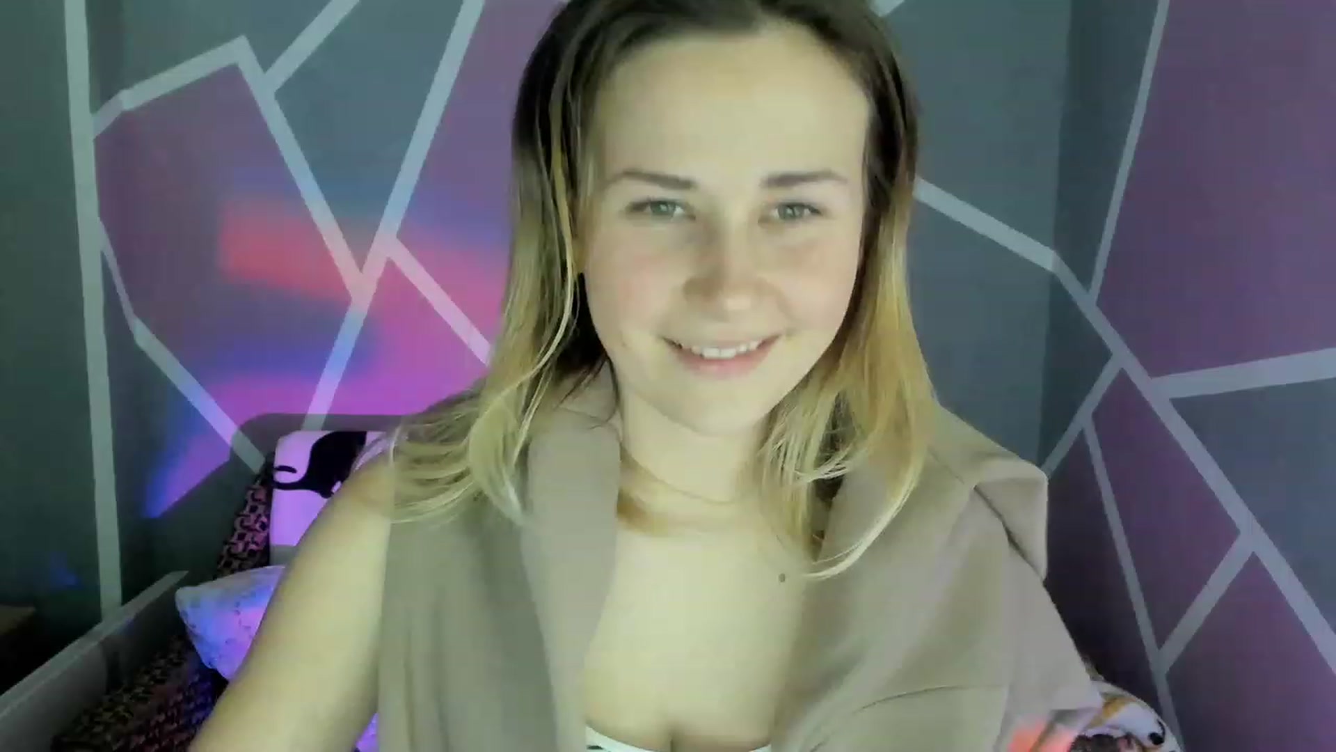 Gallery image thumbnail from Blondie_Star's myfreecams stream on, 12/15/2022, 16:17 image 16 of 20