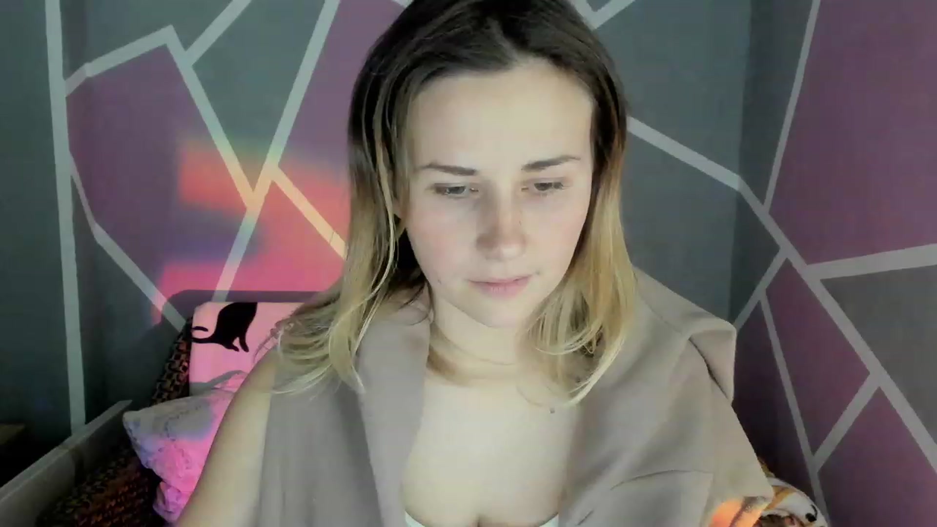 Gallery image thumbnail from Blondie_Star's myfreecams stream on, 12/15/2022, 16:17 image 17 of 20