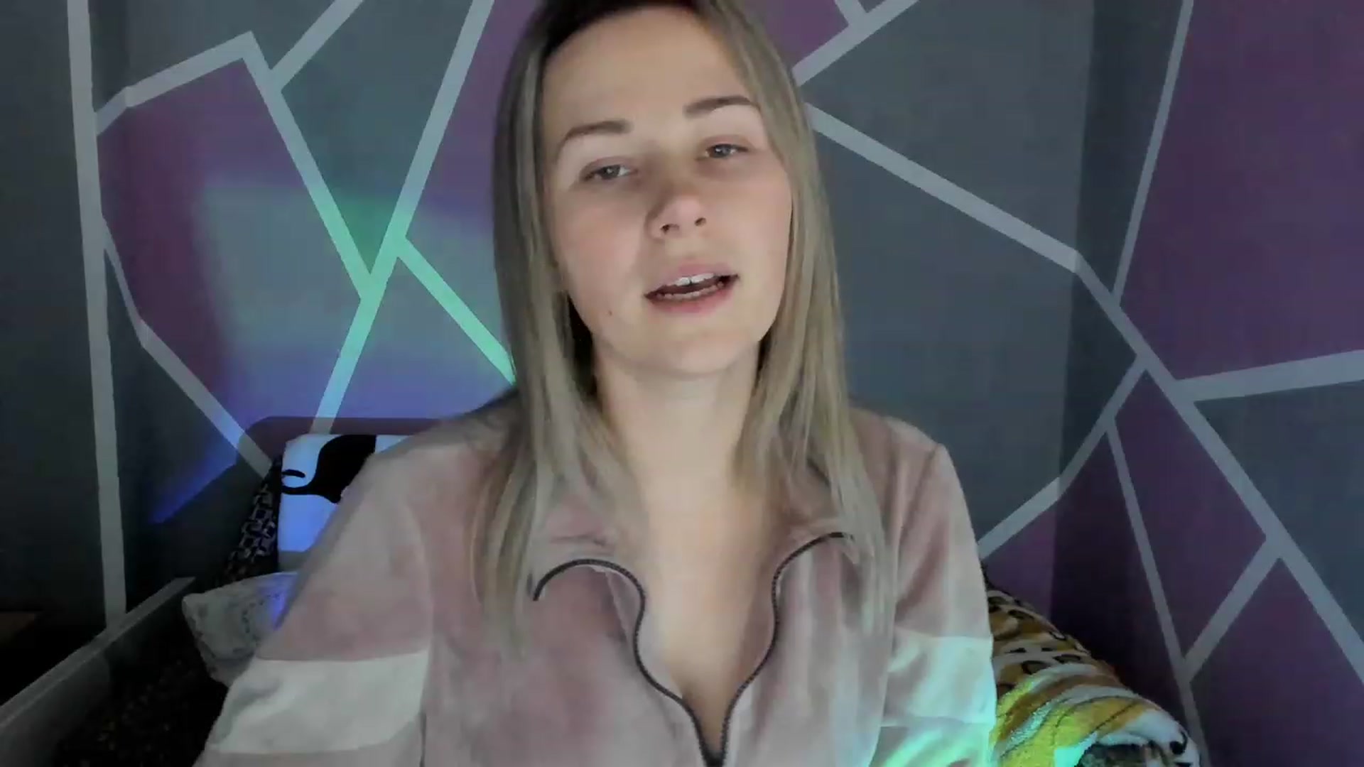 Gallery image thumbnail from Blondie_Star's myfreecams stream on, 12/20/2022, 15:46 image 3 of 20