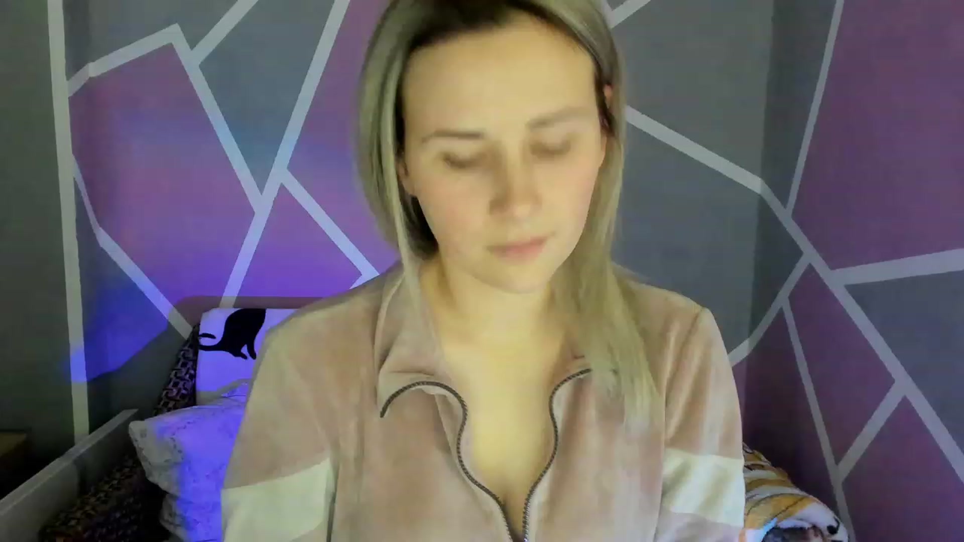 Gallery image thumbnail from Blondie_Star's myfreecams stream on, 12/20/2022, 15:46 image 12 of 20