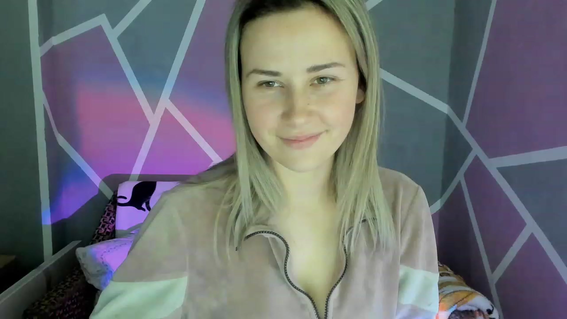 Gallery image thumbnail from Blondie_Star's myfreecams stream on, 12/20/2022, 15:46 image 9 of 20