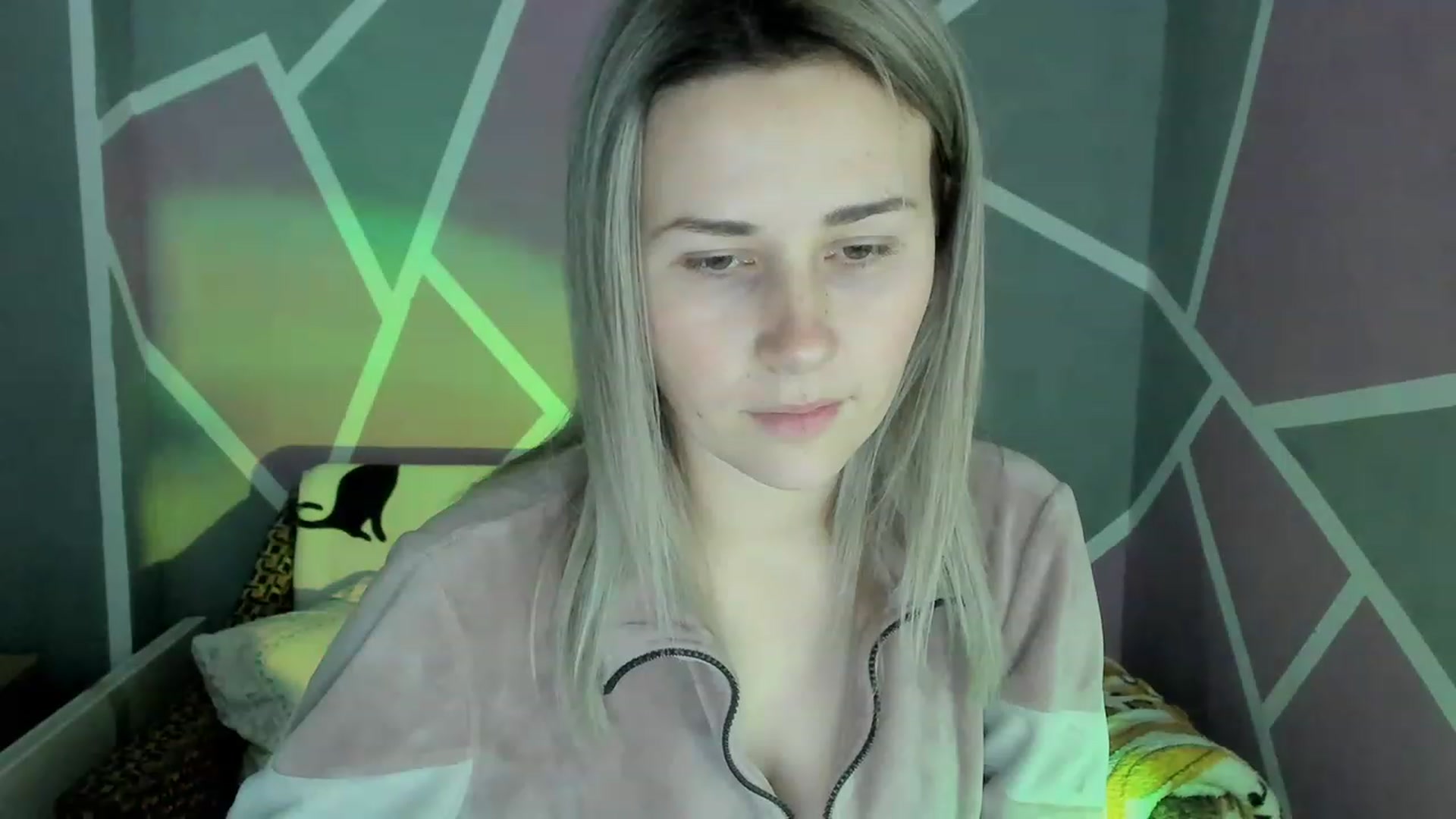 Gallery image thumbnail from Blondie_Star's myfreecams stream on, 12/20/2022, 15:46 image 4 of 20