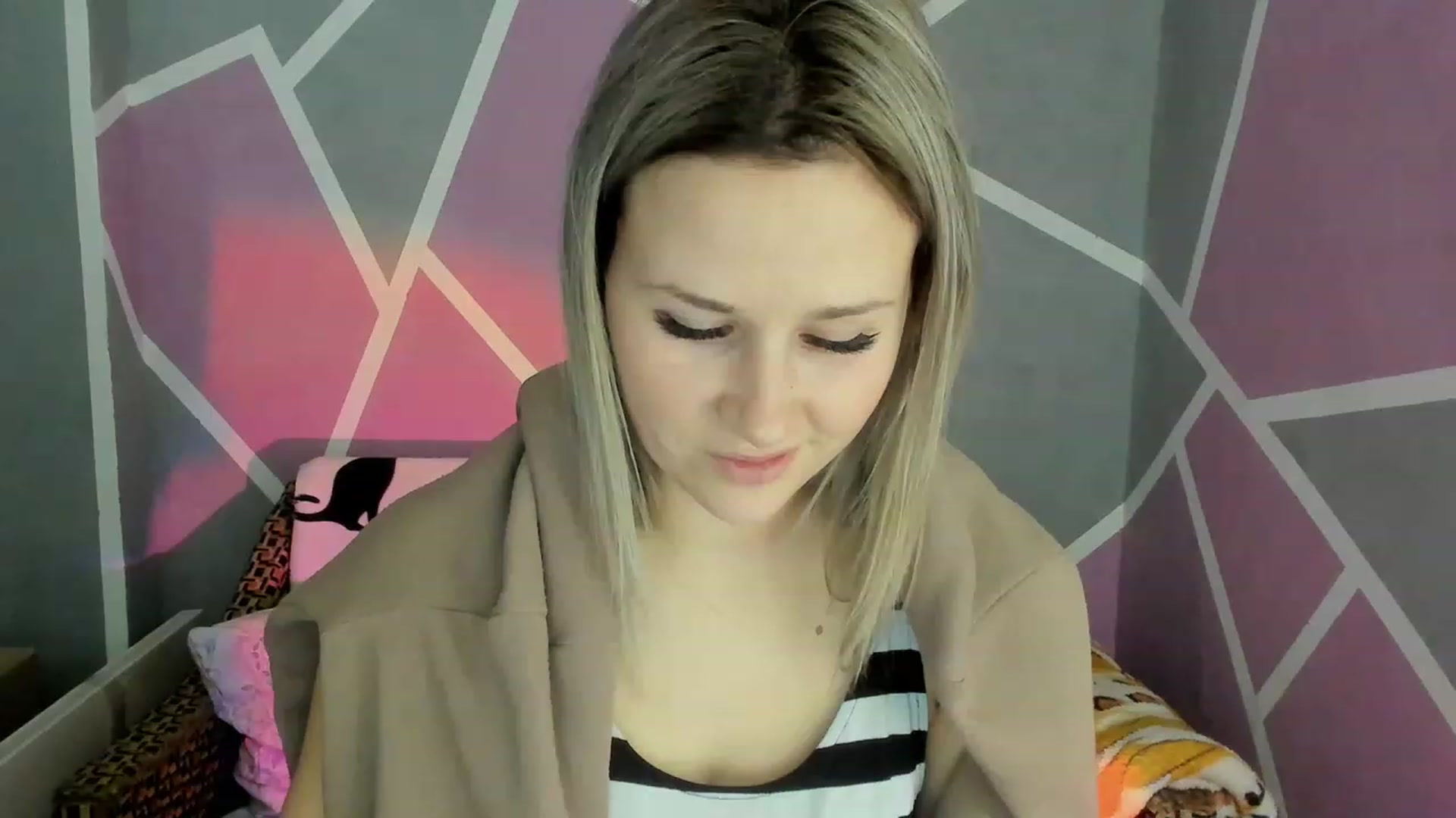 Gallery image thumbnail from Blondie_Star's myfreecams stream on, 12/21/2022, 14:52 image 6 of 20
