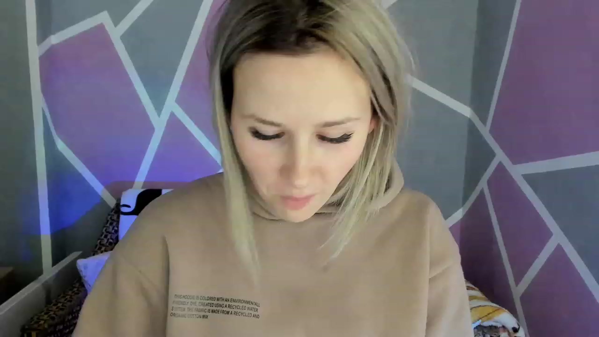Gallery image thumbnail from Blondie_Star's myfreecams stream on, 12/21/2022, 14:52 image 10 of 20