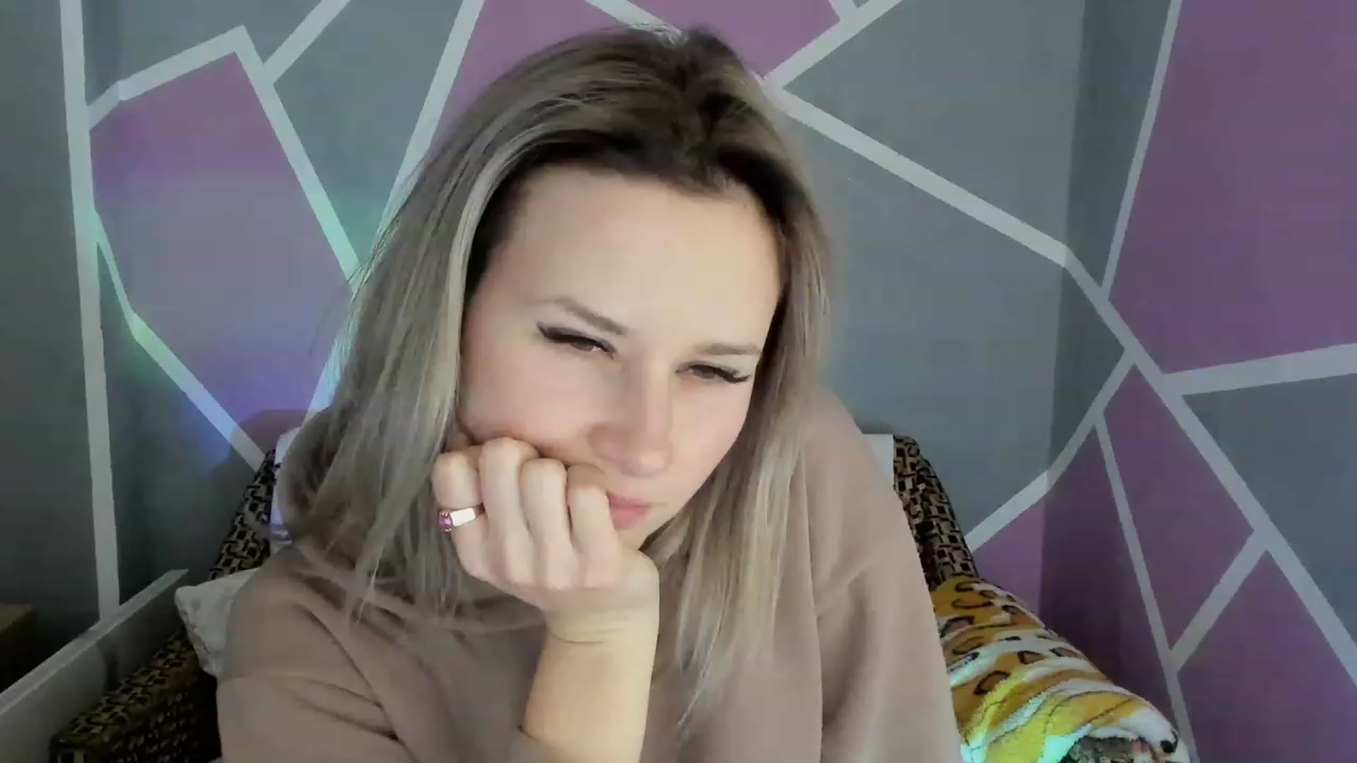 Gallery image thumbnail from Blondie_Star's myfreecams stream on, 12/21/2022, 14:52 image 16 of 20