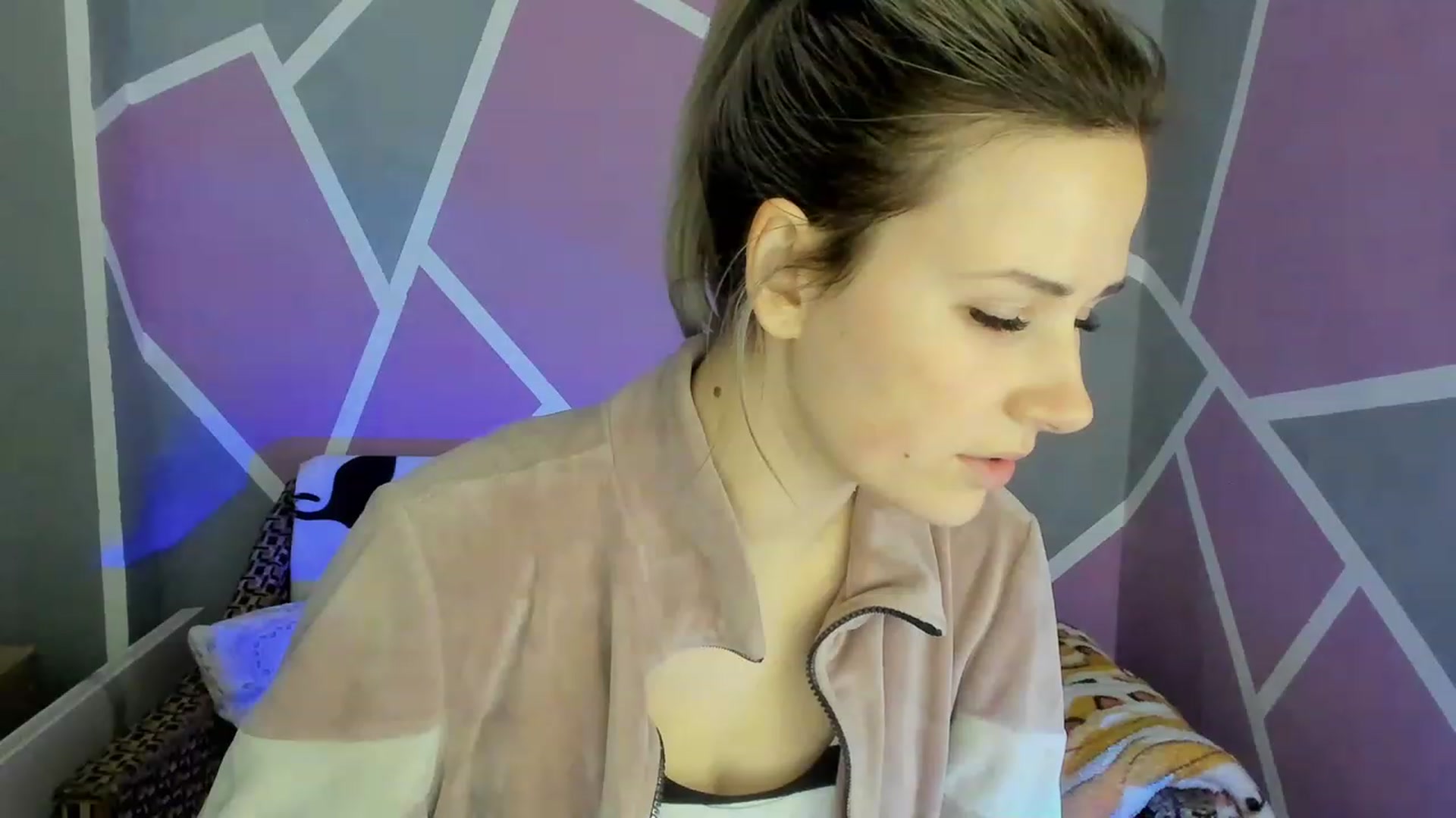 Gallery image thumbnail from Blondie_Star's myfreecams stream on, 12/23/2022, 13:46 image 15 of 20
