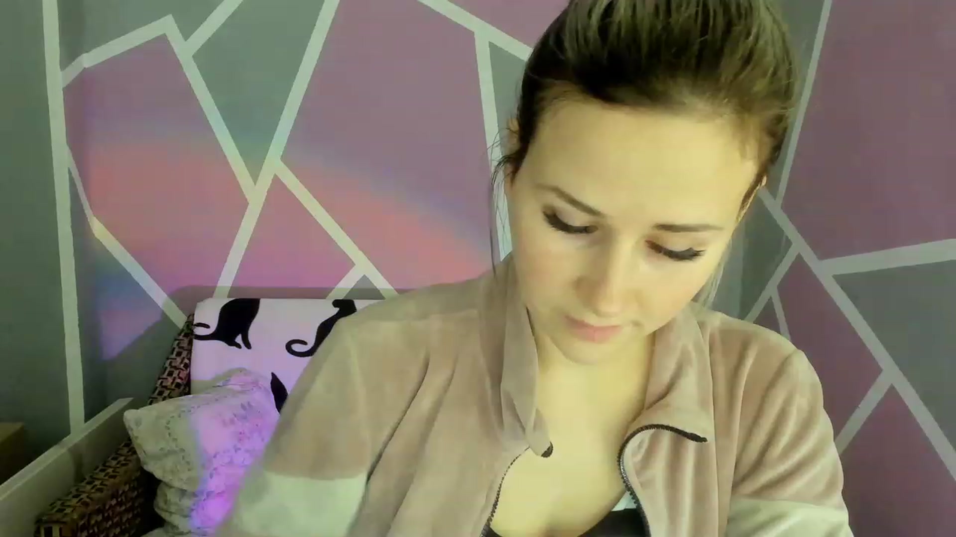 Gallery image thumbnail from Blondie_Star's myfreecams stream on, 12/23/2022, 13:46 image 2 of 20