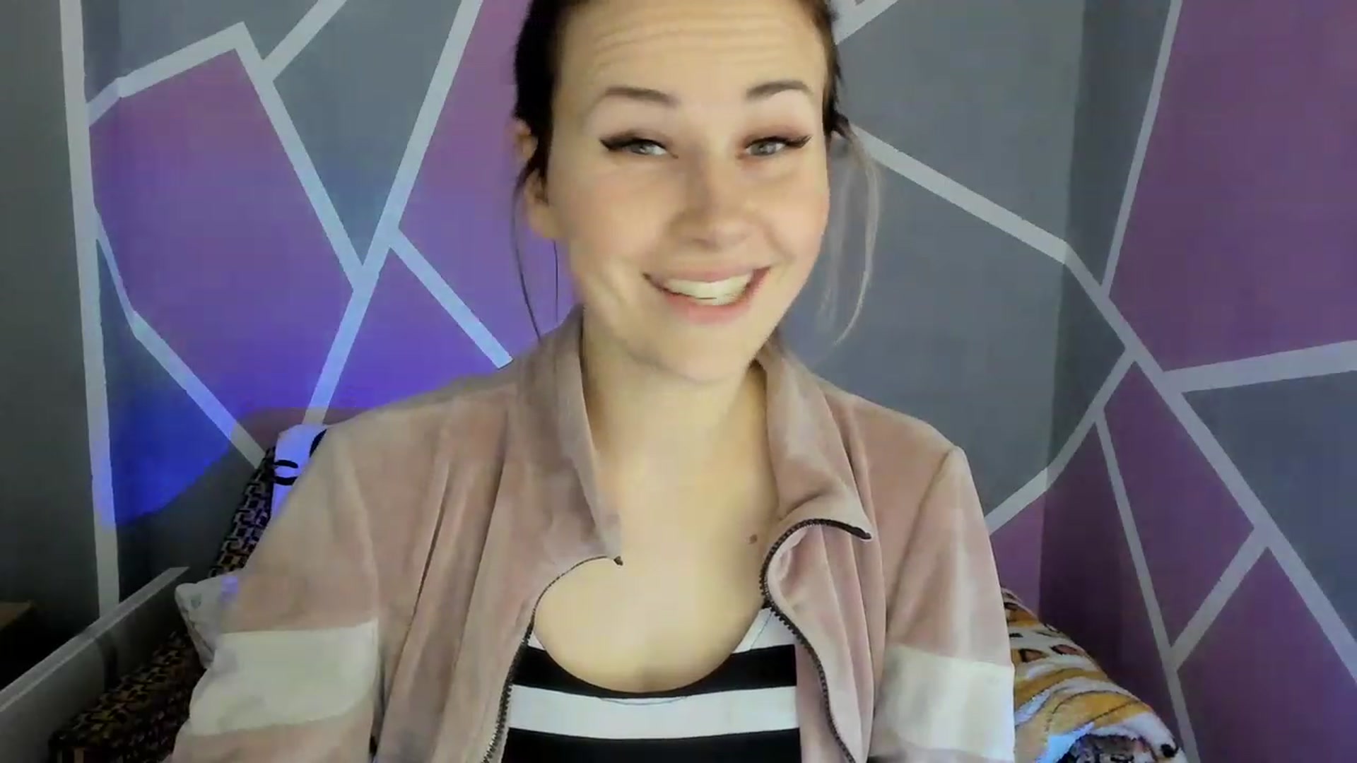 Gallery image thumbnail from Blondie_Star's myfreecams stream on, 12/23/2022, 13:46 image 18 of 20