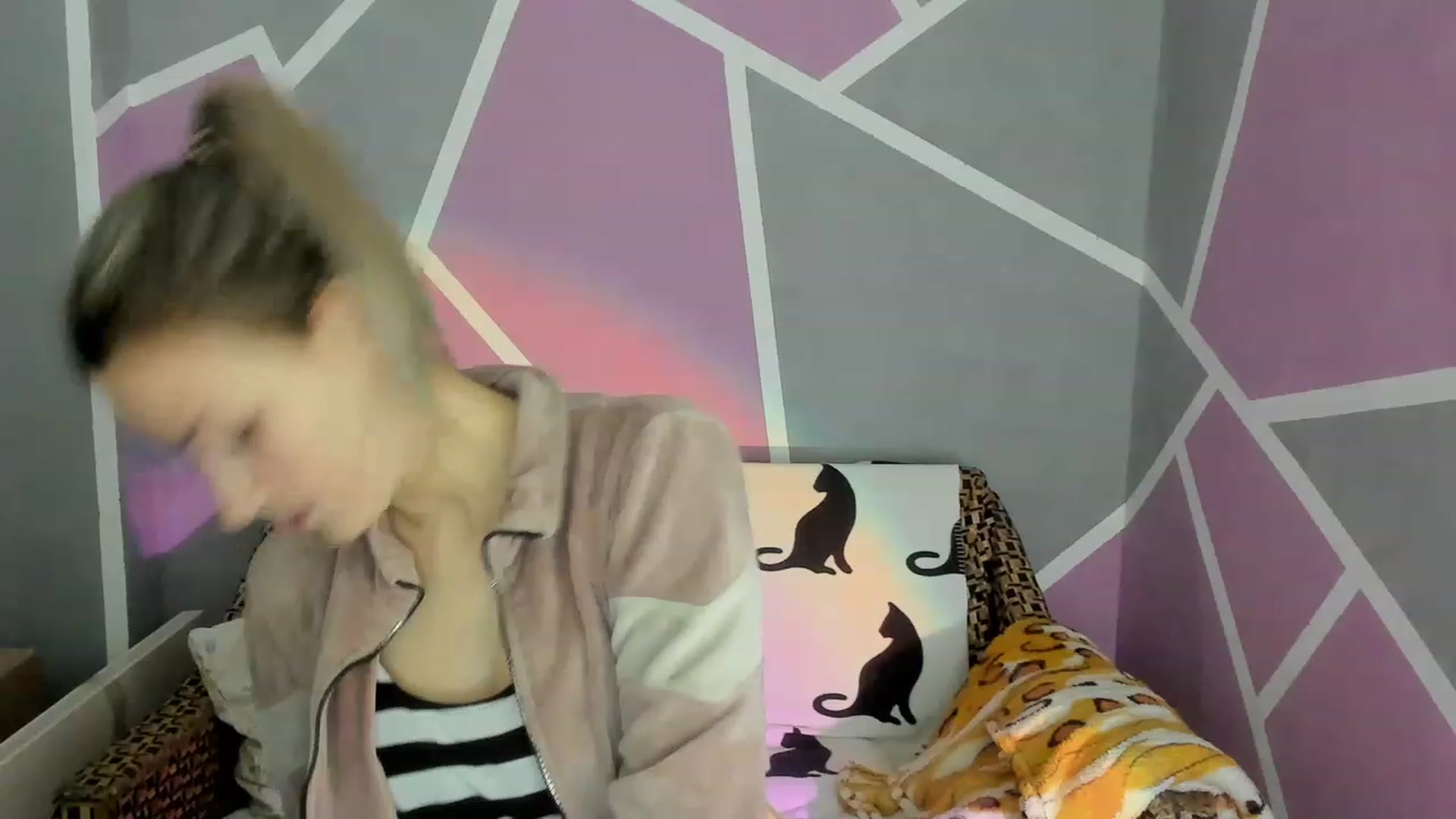 Gallery image thumbnail from Blondie_Star's myfreecams stream on, 12/23/2022, 14:24 image 16 of 20