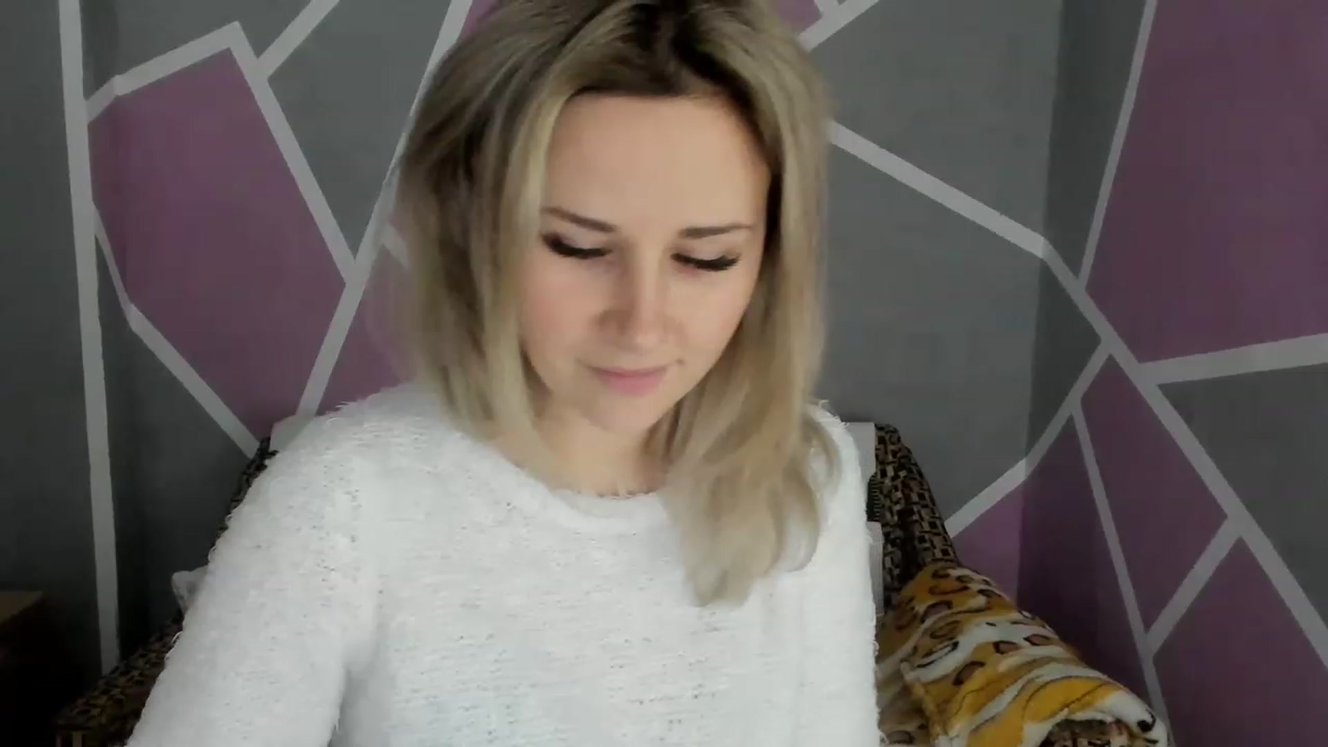 Gallery image thumbnail from Blondie_Star's myfreecams stream on, 12/25/2022, 16:44 image 16 of 20
