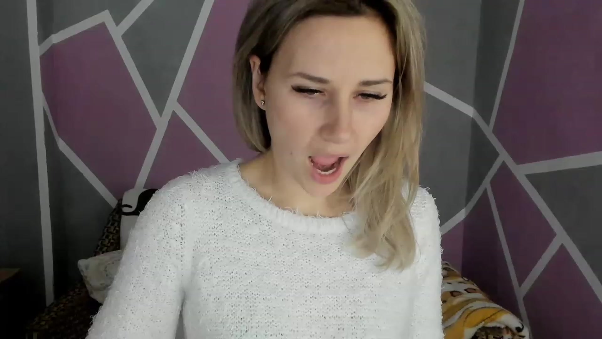 Gallery image thumbnail from Blondie_Star's myfreecams stream on, 12/25/2022, 16:44 image 18 of 20