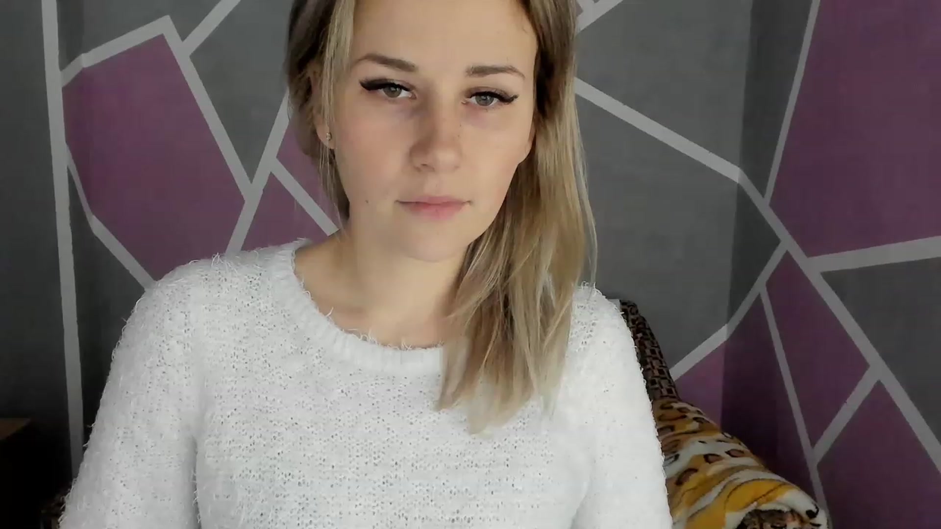 Gallery image thumbnail from Blondie_Star's myfreecams stream on, 12/25/2022, 16:44 image 17 of 20
