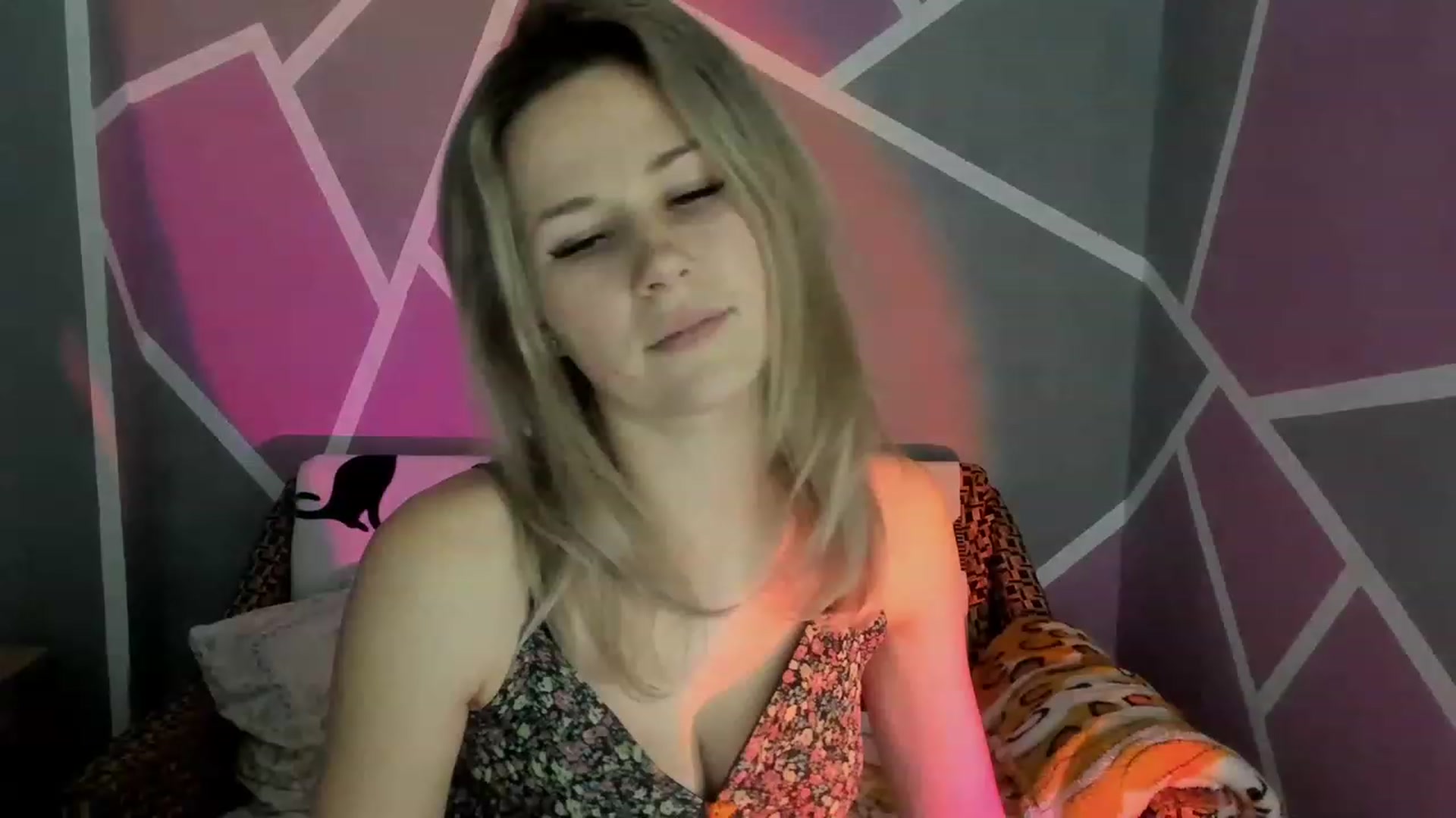 Gallery image thumbnail from Blondie_Star's myfreecams stream on, 12/27/2022, 13:57 image 10 of 20