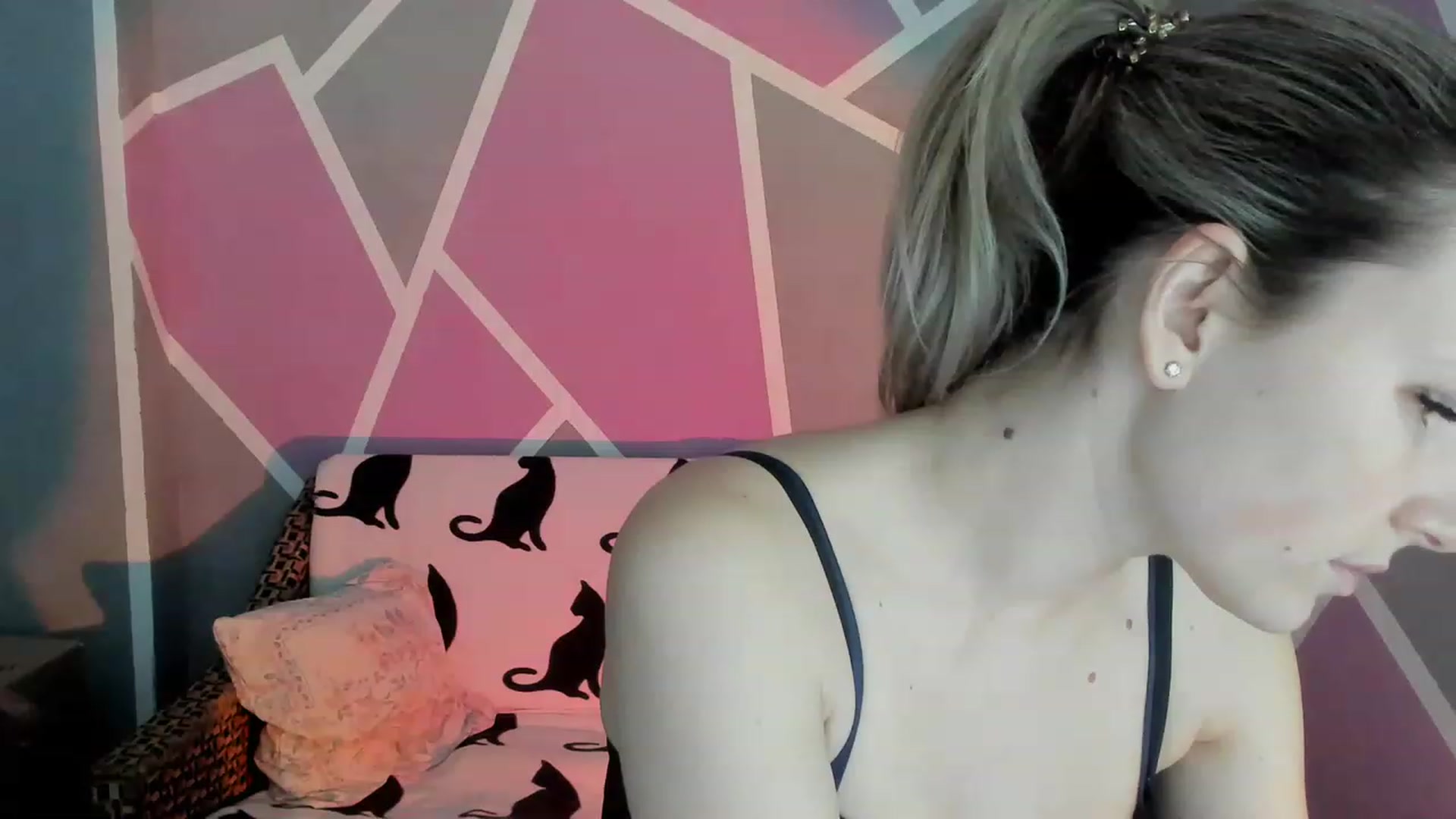 Gallery image thumbnail from Blondie_Star's myfreecams stream on, 12/28/2022, 14:57 image 2 of 20