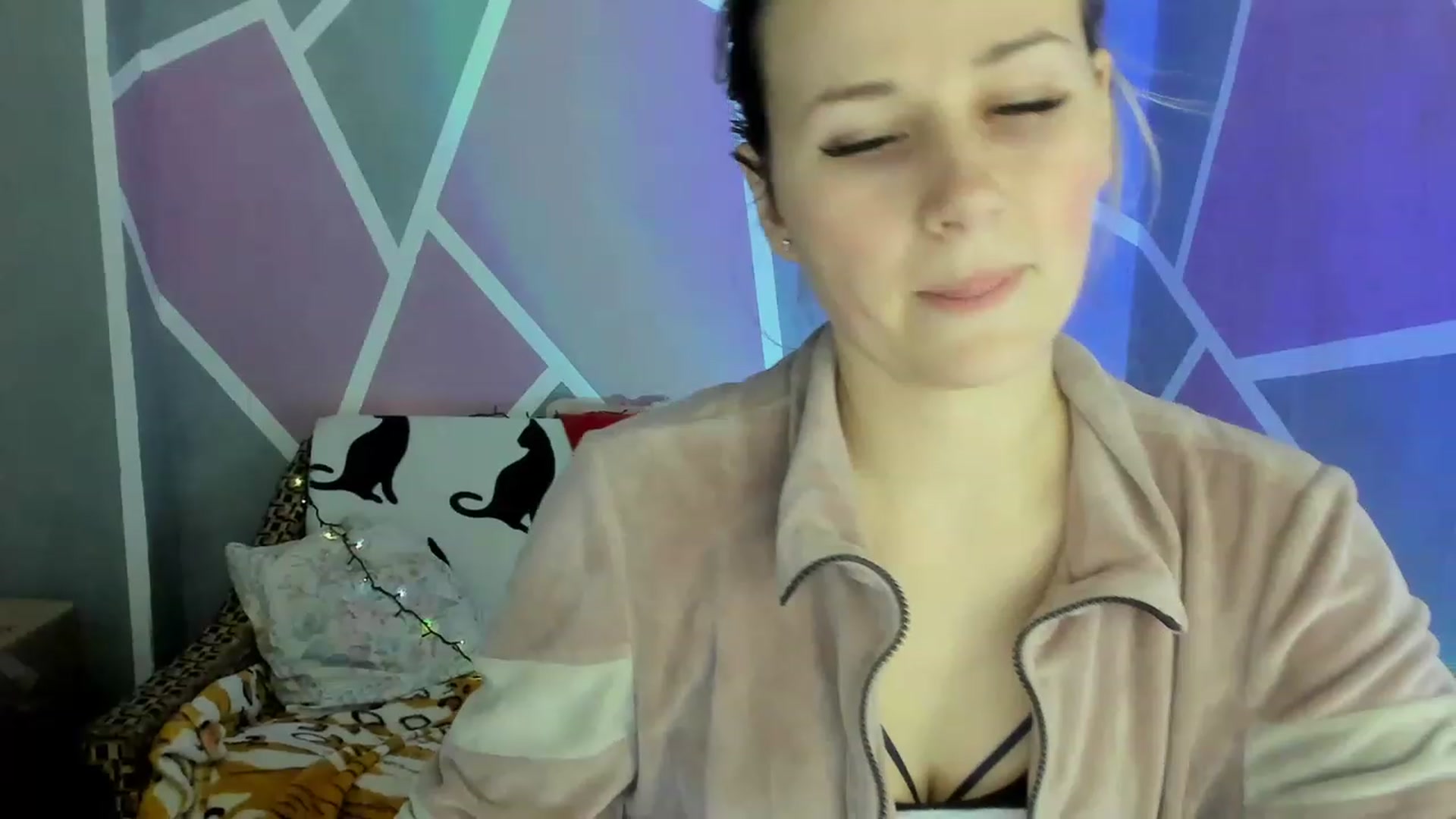 Gallery image thumbnail from Blondie_Star's myfreecams stream on, 01/06/2023, 15:48 image 2 of 20
