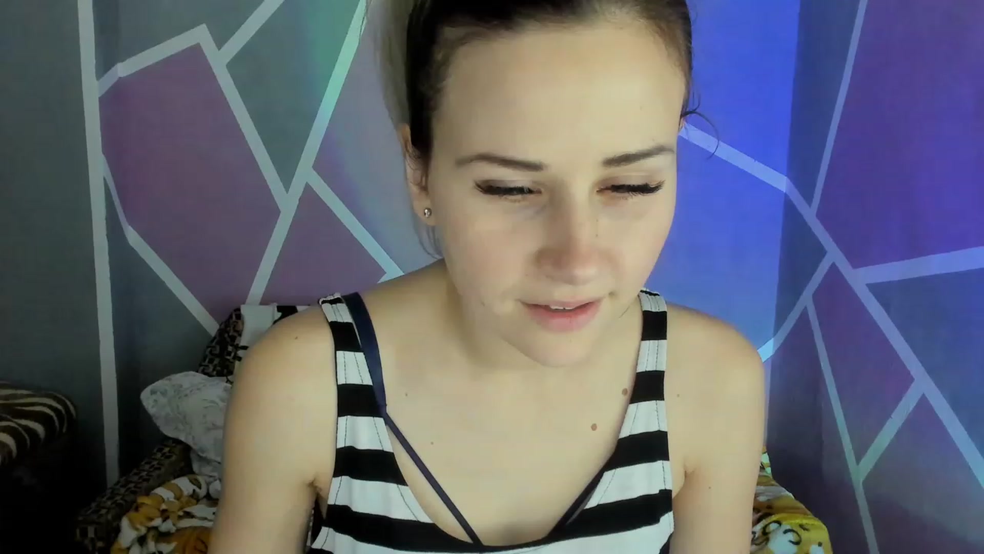 Gallery image thumbnail from Blondie_Star's myfreecams stream on, 01/08/2023, 15:43 image 10 of 20