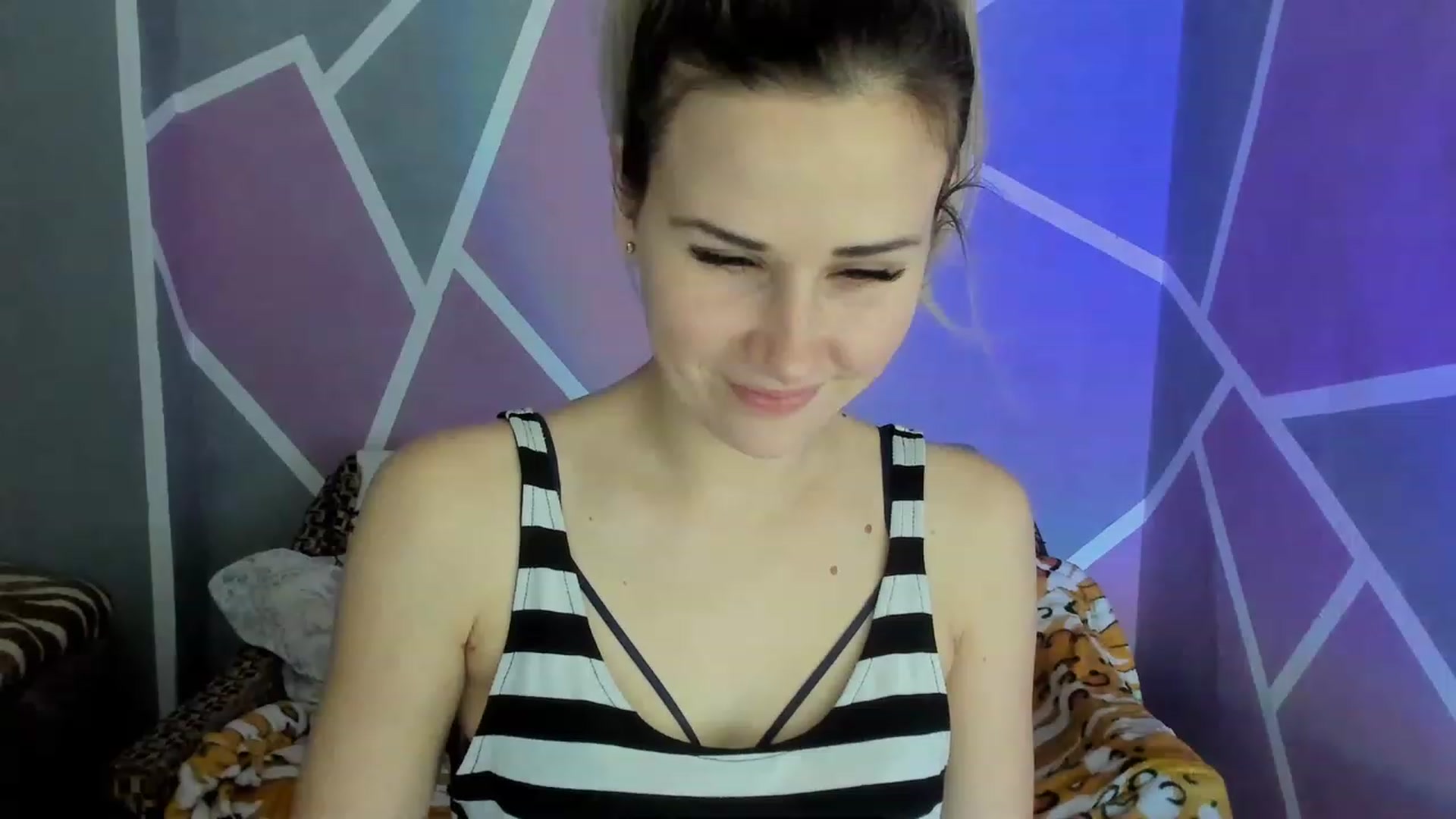 Gallery image thumbnail from Blondie_Star's myfreecams stream on, 01/08/2023, 15:43 image 3 of 20