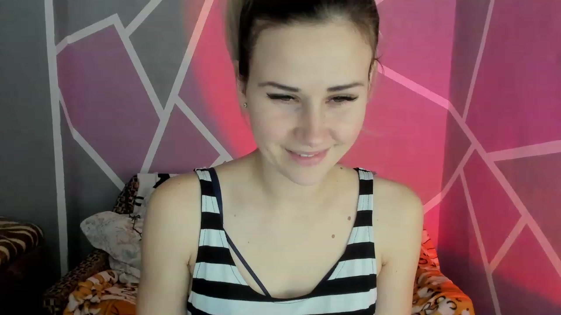 Gallery image thumbnail from Blondie_Star's myfreecams stream on, 01/08/2023, 15:43 image 6 of 20