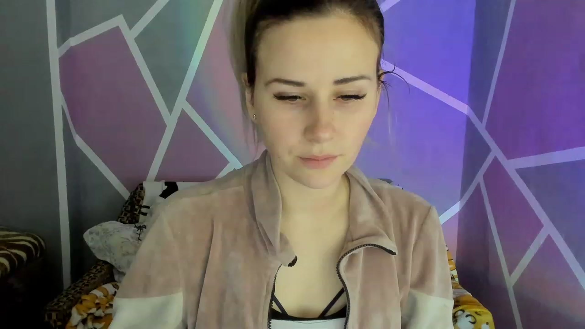 Gallery image thumbnail from Blondie_Star's myfreecams stream on, 01/08/2023, 15:43 image 17 of 20