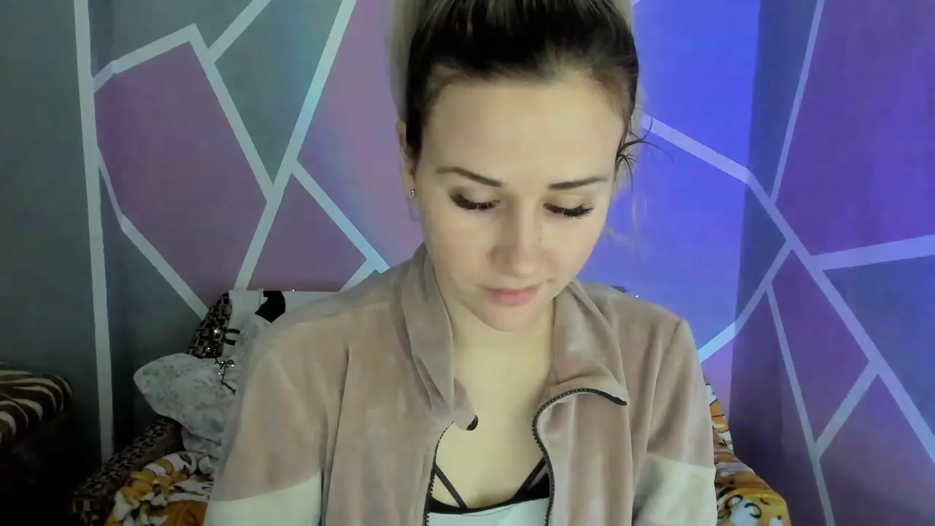 Gallery image thumbnail from Blondie_Star's myfreecams stream on, 01/08/2023, 15:43 image 19 of 20