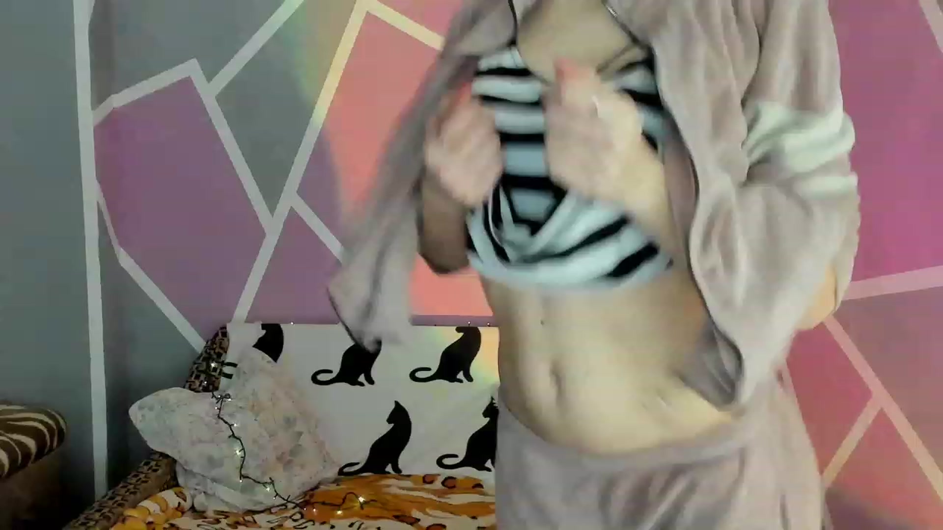 Gallery image thumbnail from Blondie_Star's myfreecams stream on, 01/08/2023, 17:02 image 14 of 20