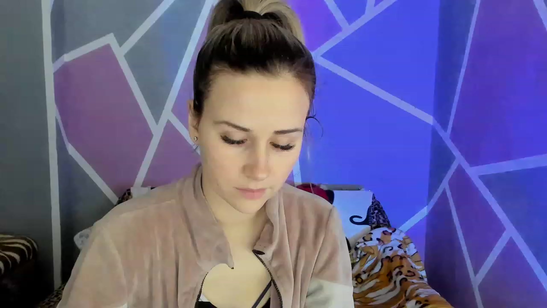 Gallery image thumbnail from Blondie_Star's myfreecams stream on, 01/08/2023, 17:02 image 5 of 20