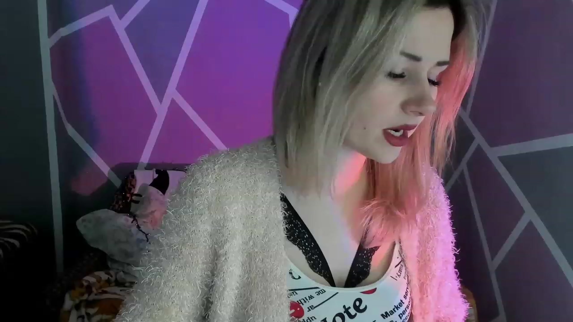 Gallery image thumbnail from Blondie_Star's myfreecams stream on, 01/12/2023, 15:43 image 2 of 20