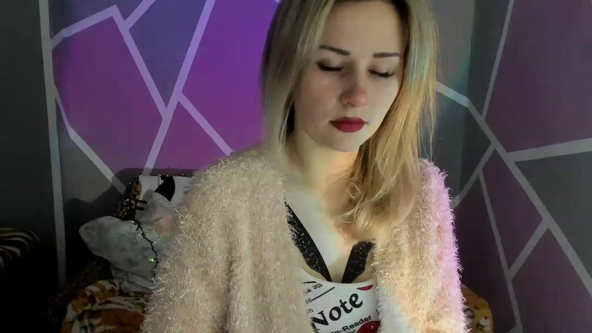 Gallery image thumbnail from Blondie_Star's myfreecams stream on, 01/12/2023, 15:43 image 8 of 20
