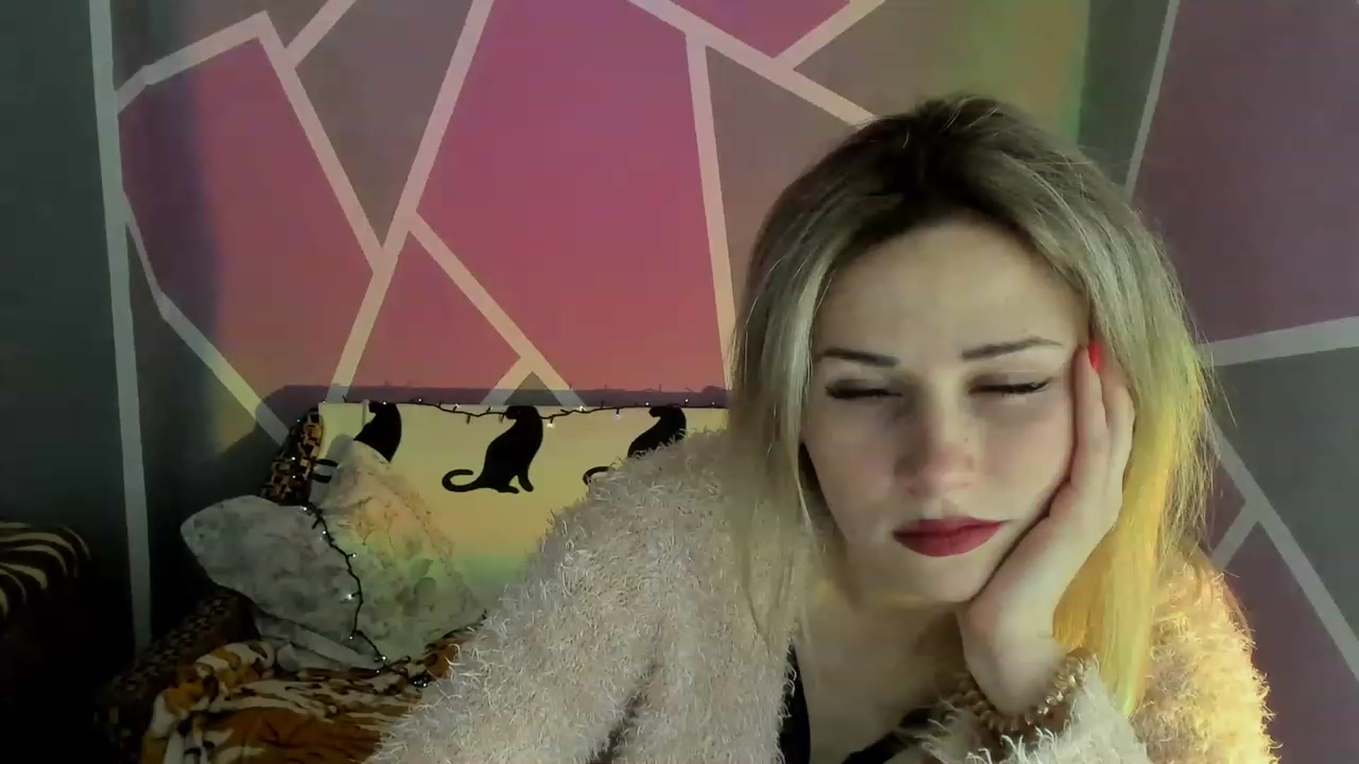 Gallery image thumbnail from Blondie_Star's myfreecams stream on, 01/12/2023, 15:43 image 14 of 20