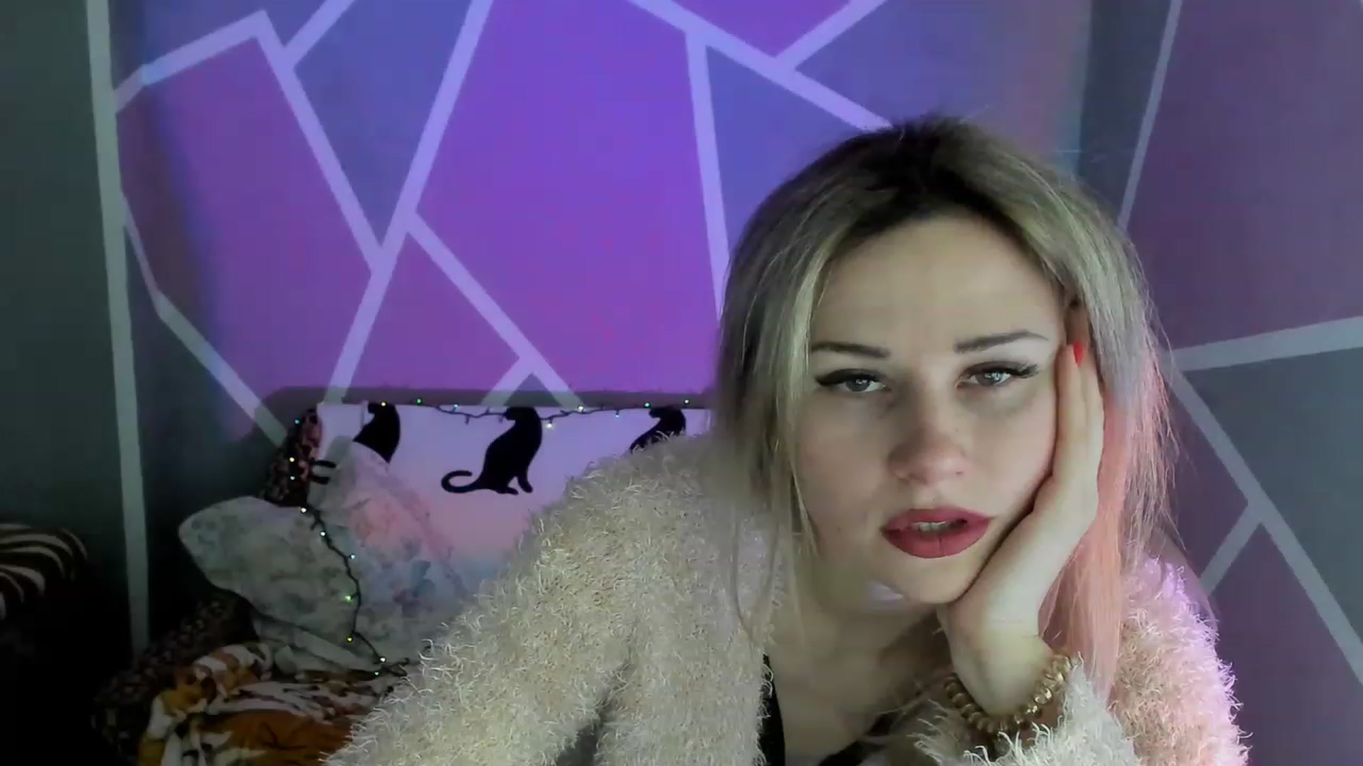 Gallery image thumbnail from Blondie_Star's myfreecams stream on, 01/12/2023, 15:43 image 10 of 20