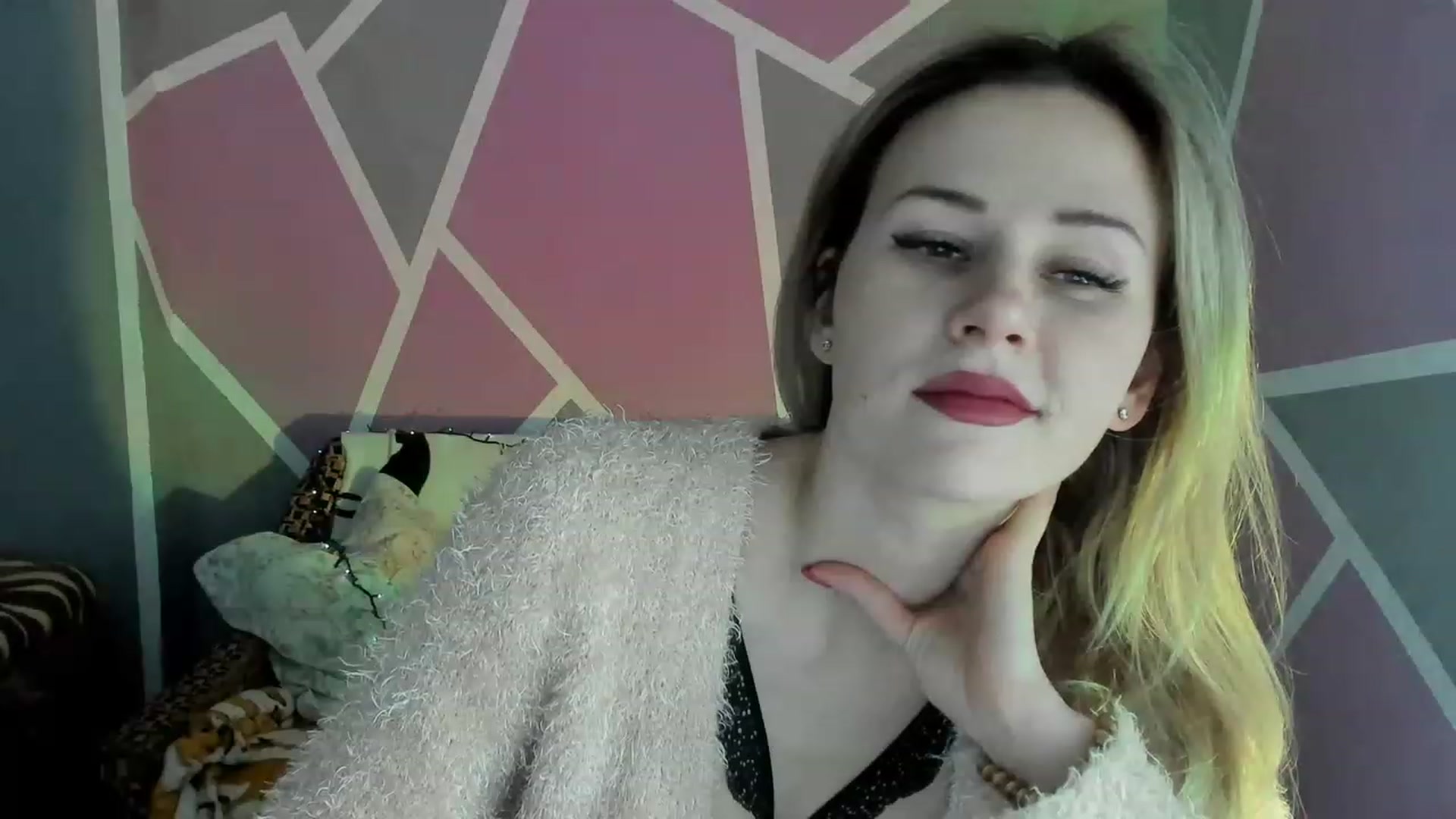 Gallery image thumbnail from Blondie_Star's myfreecams stream on, 01/12/2023, 15:43 image 6 of 20