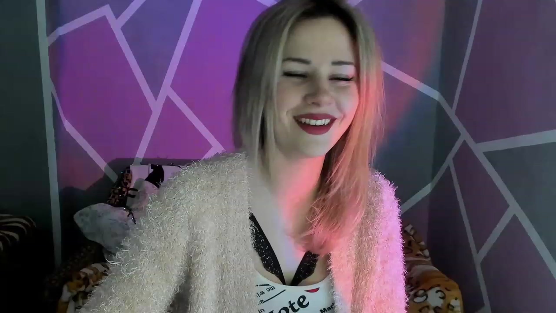 Gallery image thumbnail from Blondie_Star's myfreecams stream on, 01/12/2023, 15:43 image 19 of 20
