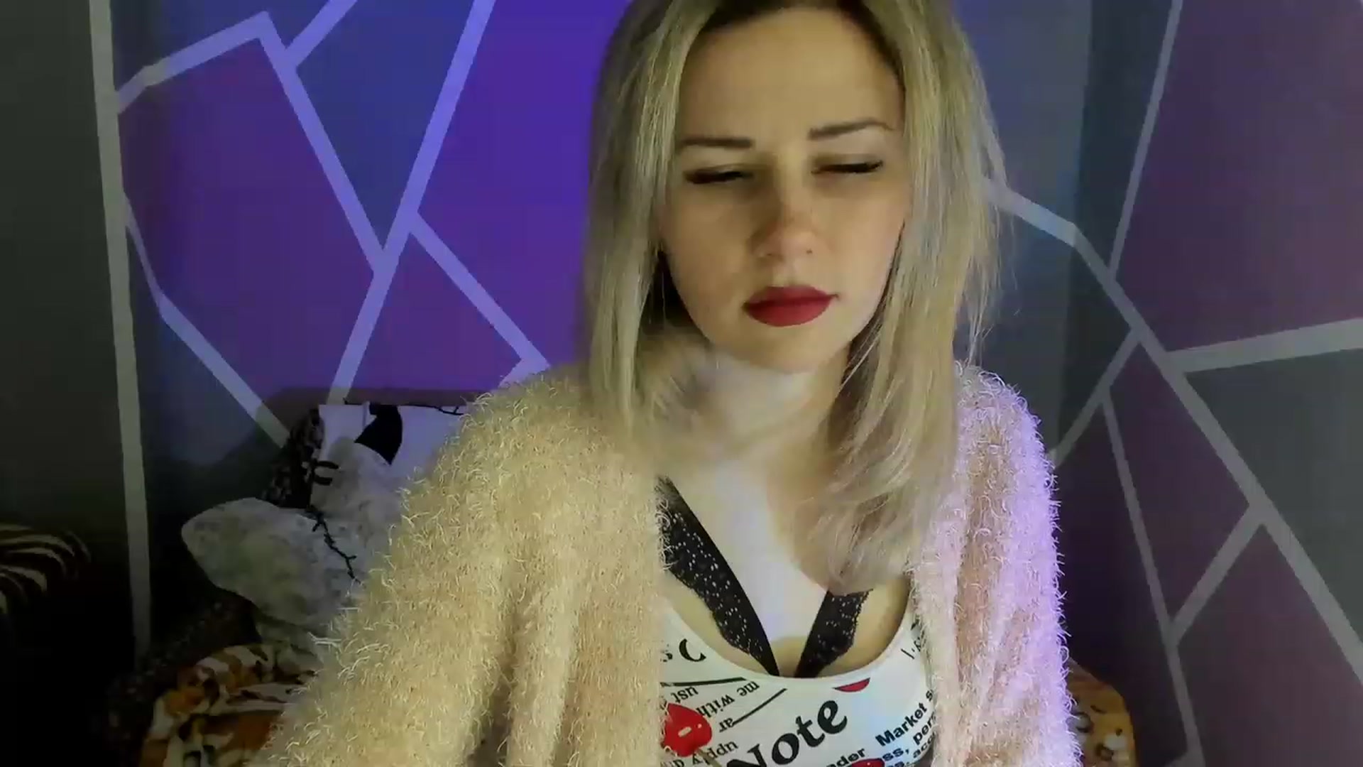 Gallery image thumbnail from Blondie_Star's myfreecams stream on, 01/12/2023, 15:43 image 4 of 20