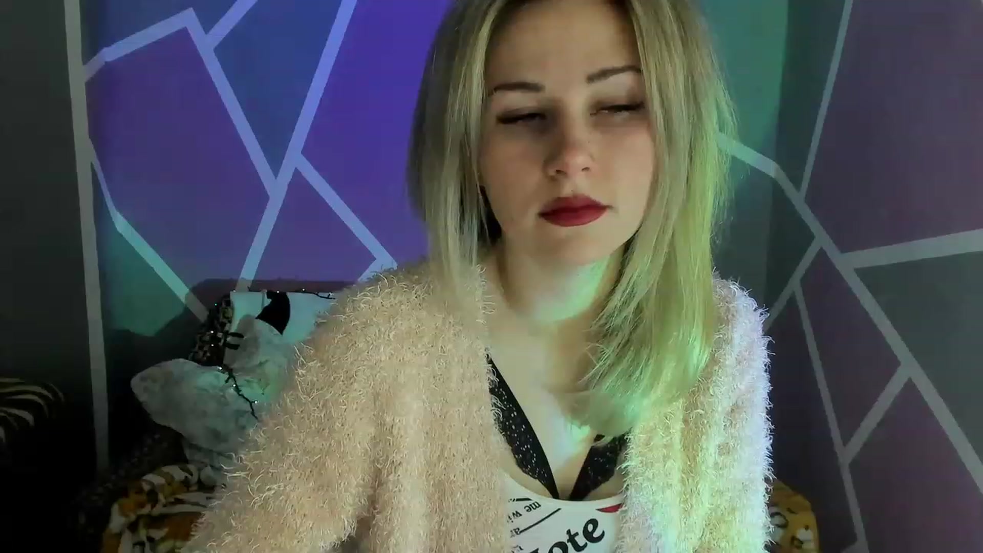 Gallery image thumbnail from Blondie_Star's myfreecams stream on, 01/12/2023, 15:43 image 9 of 20