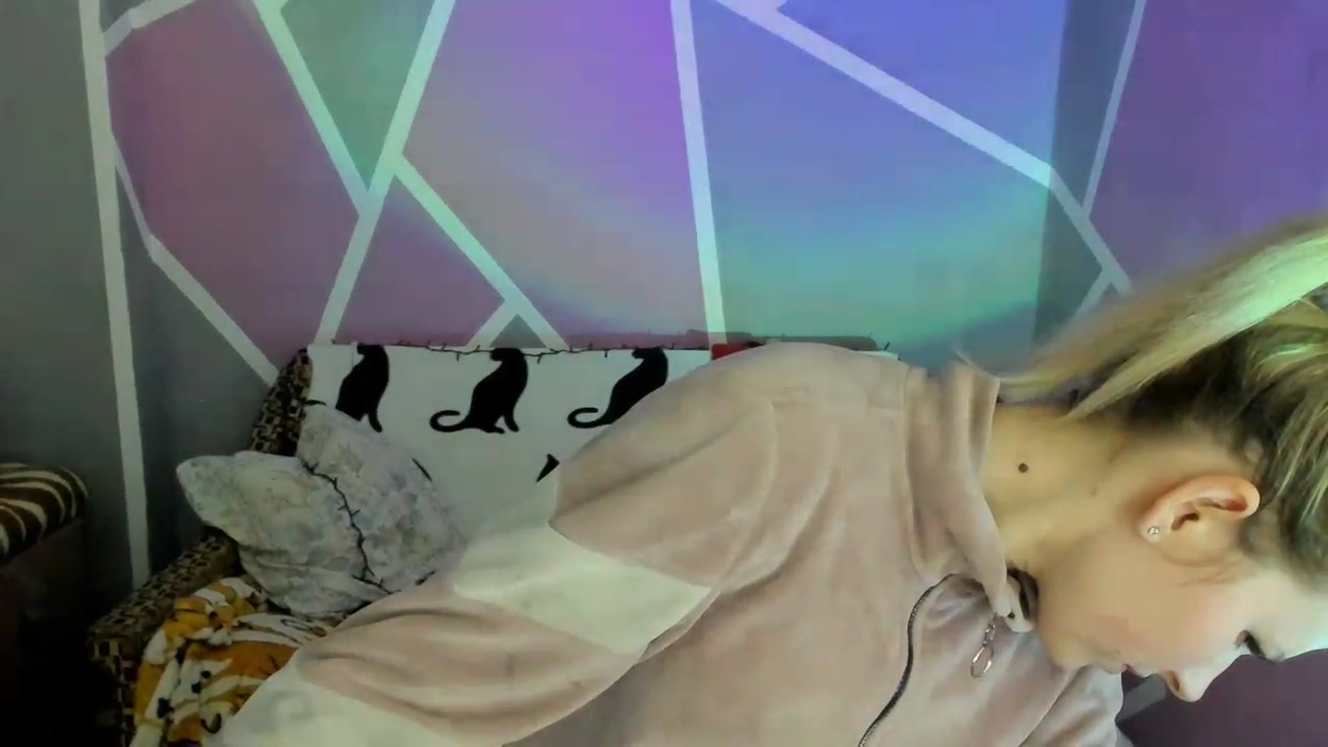 Gallery image thumbnail from Blondie_Star's myfreecams stream on, 01/27/2023, 16:35 image 13 of 20