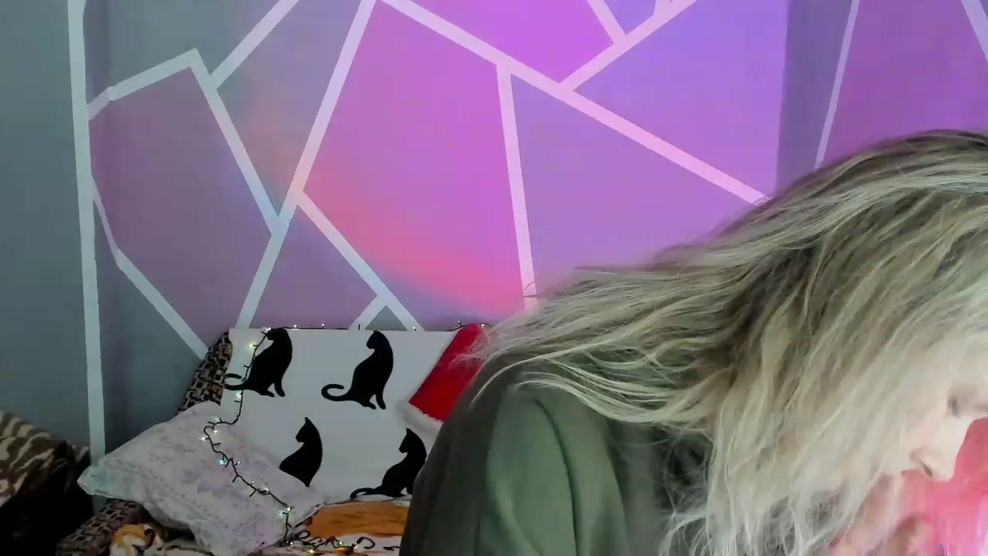 Gallery image thumbnail from Blondie_Star's myfreecams stream on, 01/30/2023, 16:20 image 6 of 20