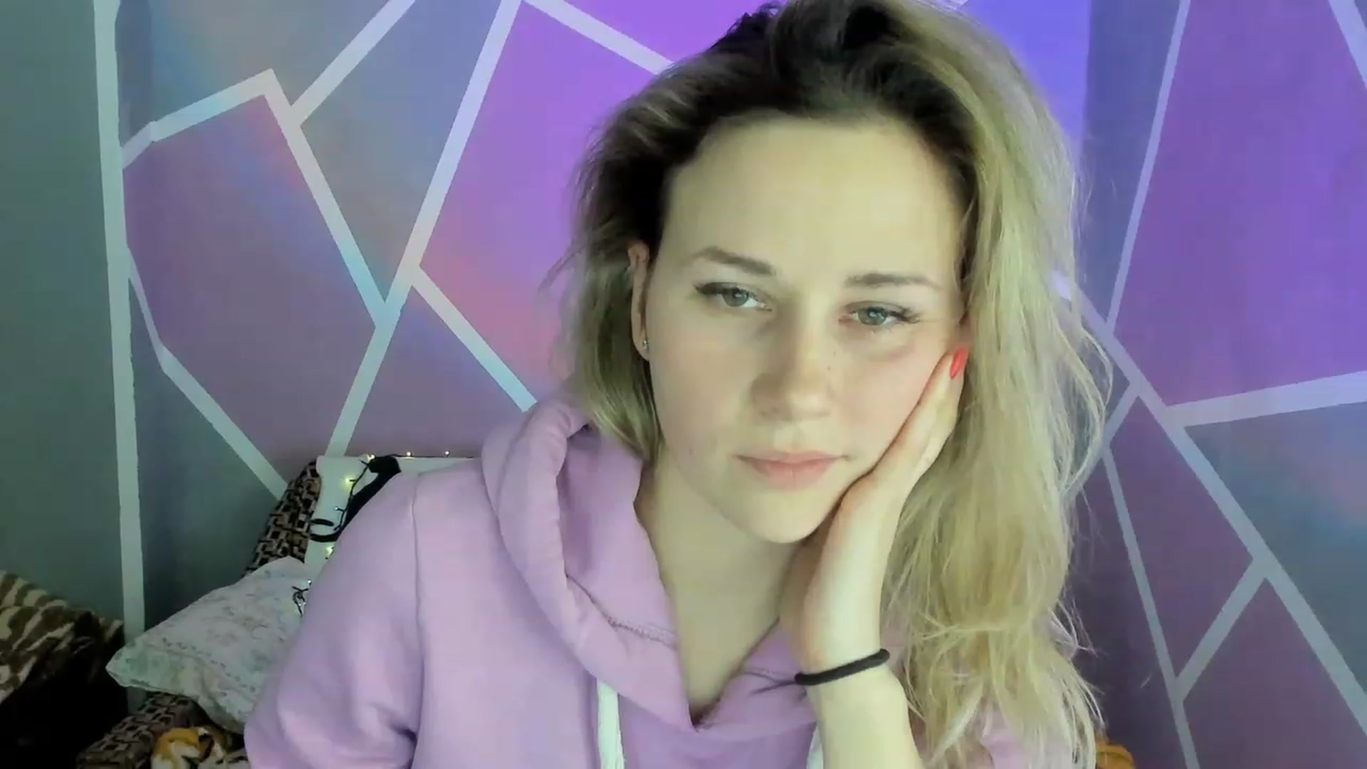 Gallery image thumbnail from Blondie_Star's myfreecams stream on, 02/02/2023, 17:00 image 10 of 20