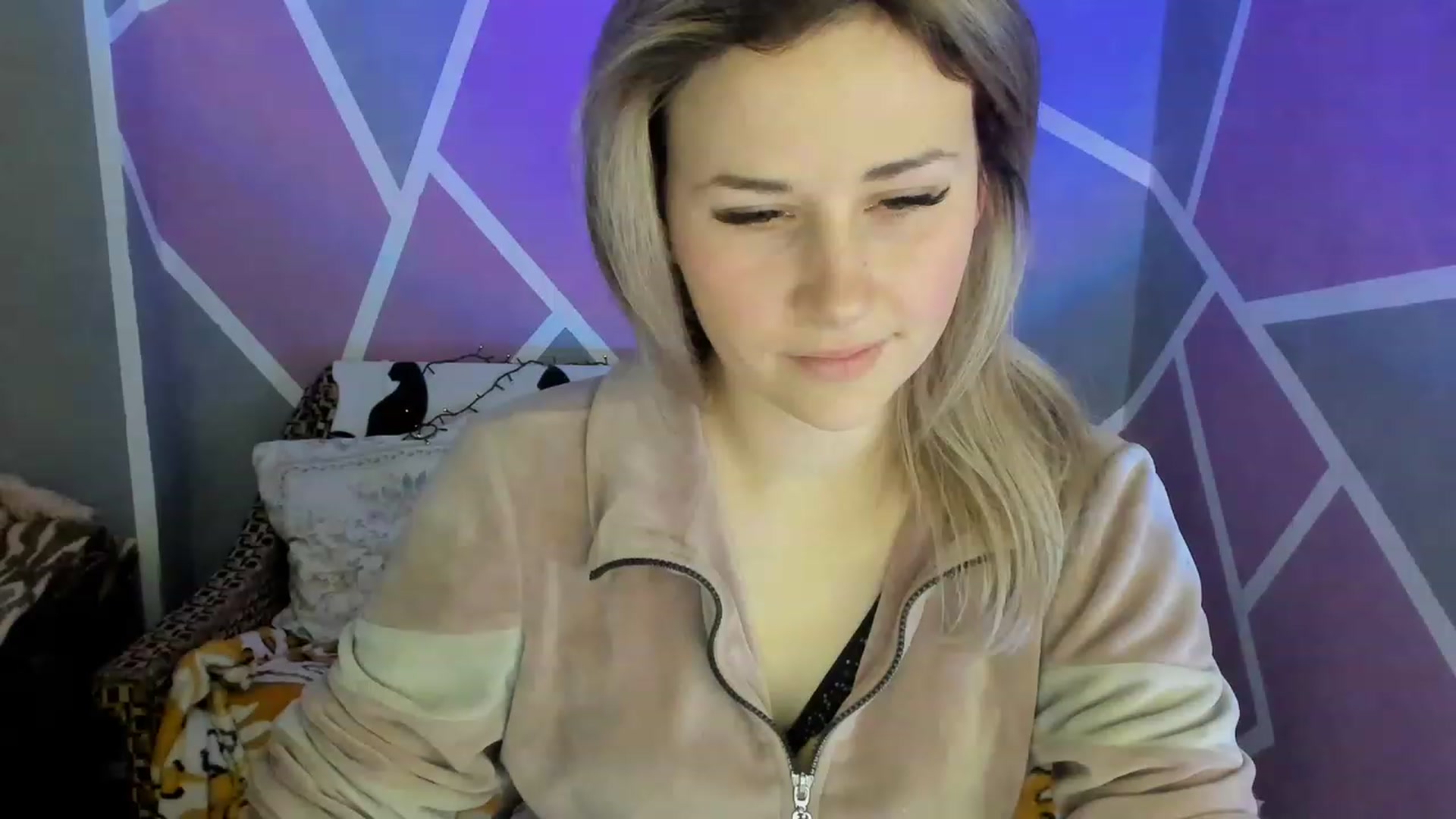 Gallery image thumbnail from Blondie_Star's myfreecams stream on, 02/12/2023, 16:19 image 14 of 20