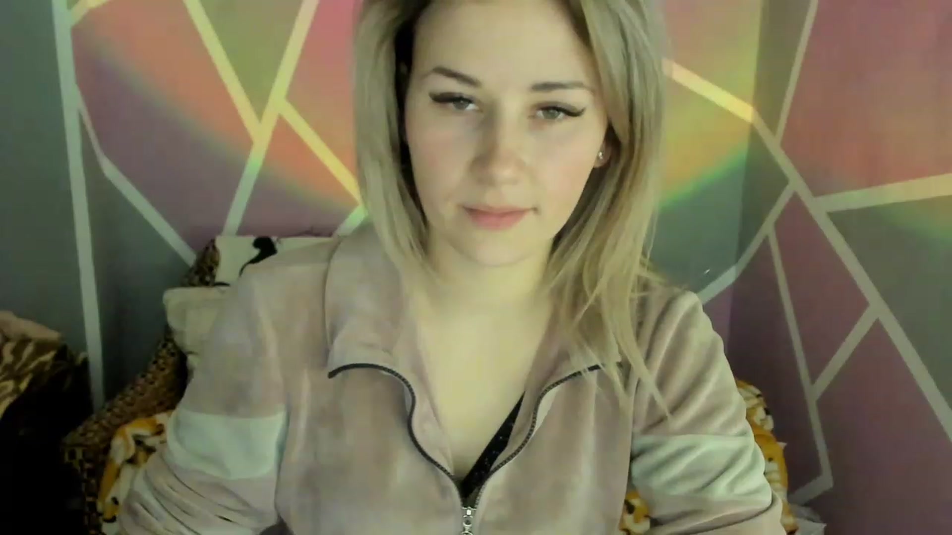 Gallery image thumbnail from Blondie_Star's myfreecams stream on, 02/12/2023, 16:19 image 17 of 20