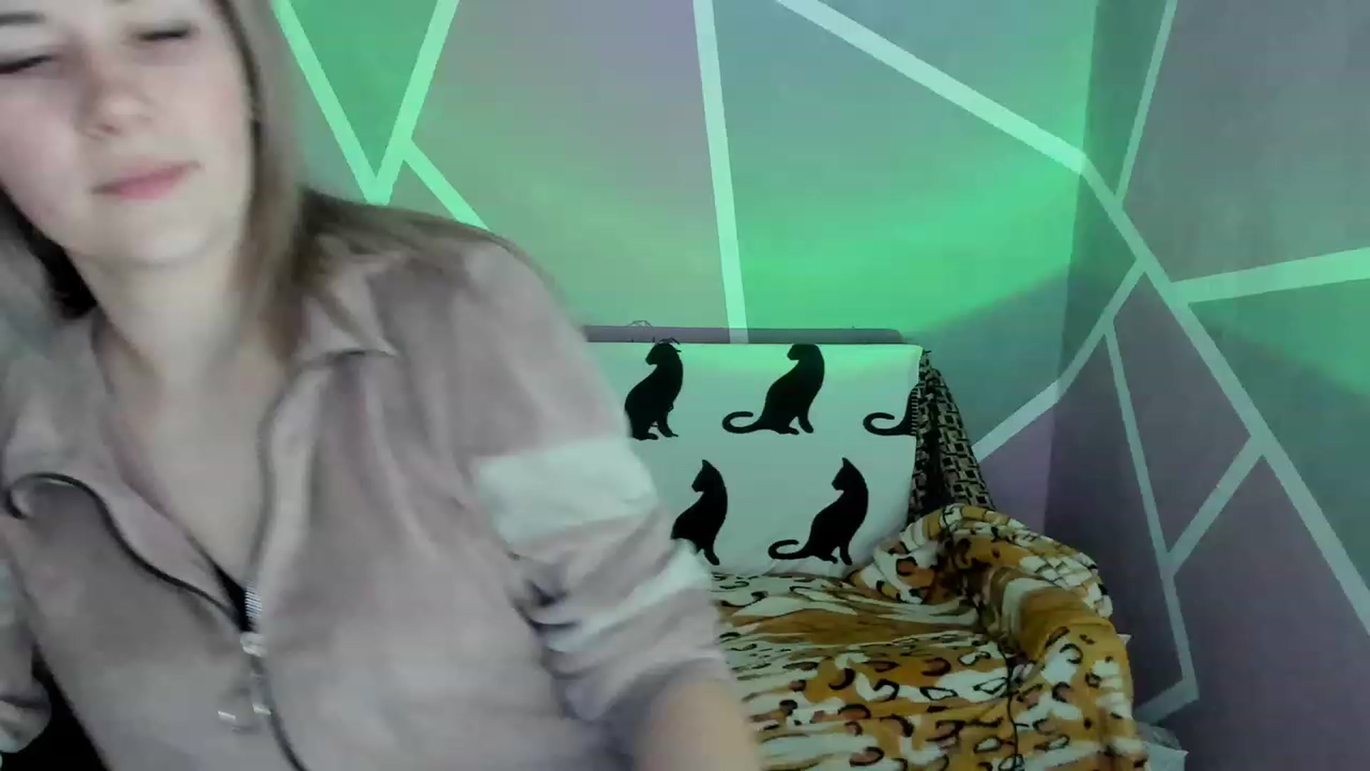 Gallery image thumbnail from Blondie_Star's myfreecams stream on, 02/12/2023, 16:19 image 6 of 20