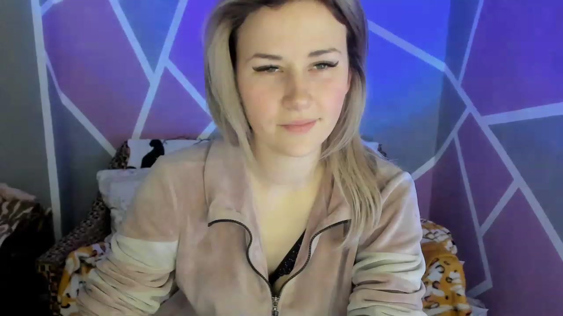 Gallery image thumbnail from Blondie_Star's myfreecams stream on, 02/12/2023, 16:19 image 13 of 20